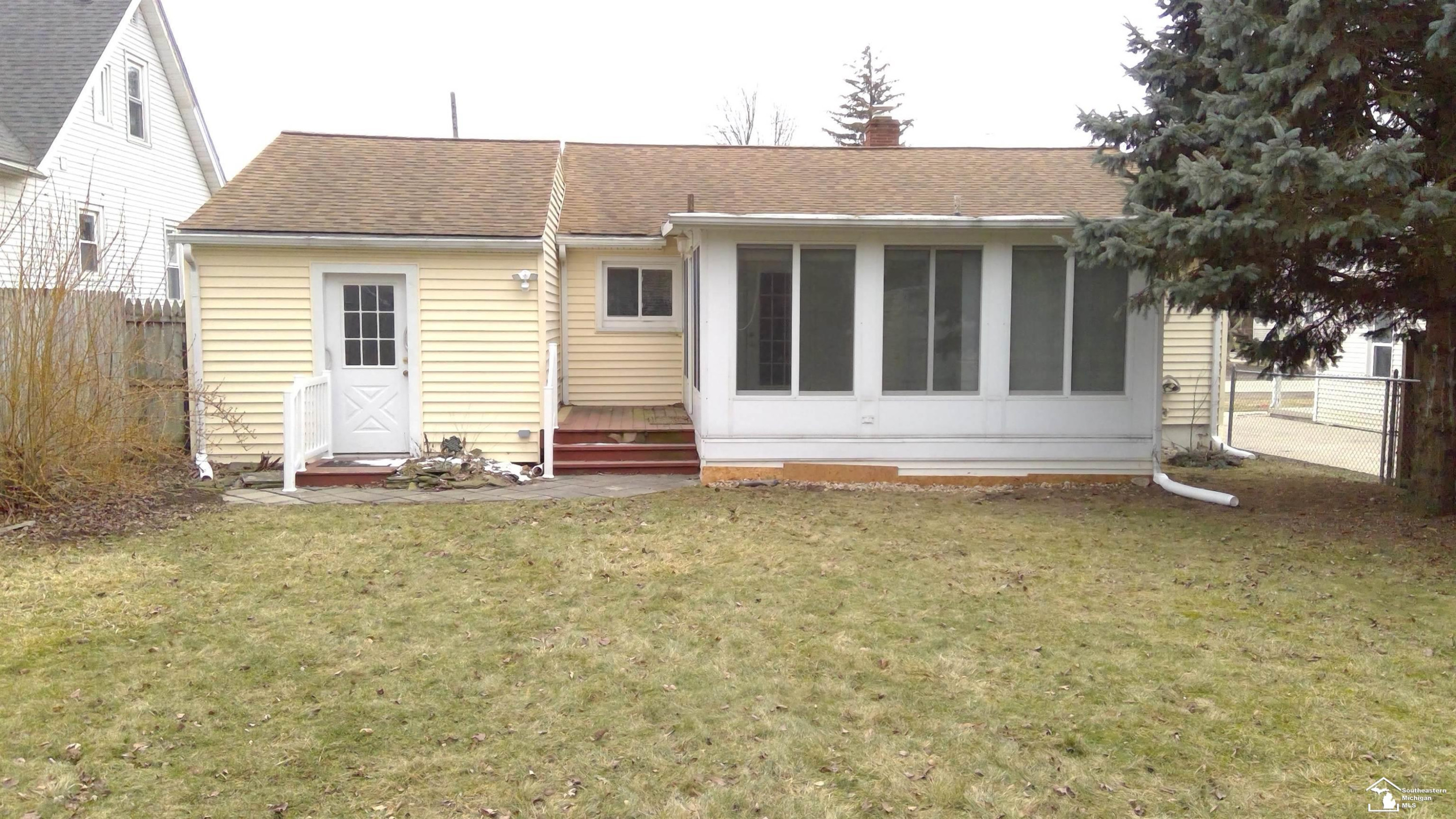 15453 PARKWOOD Drive, Monroe, MI 48161 — Photo 3