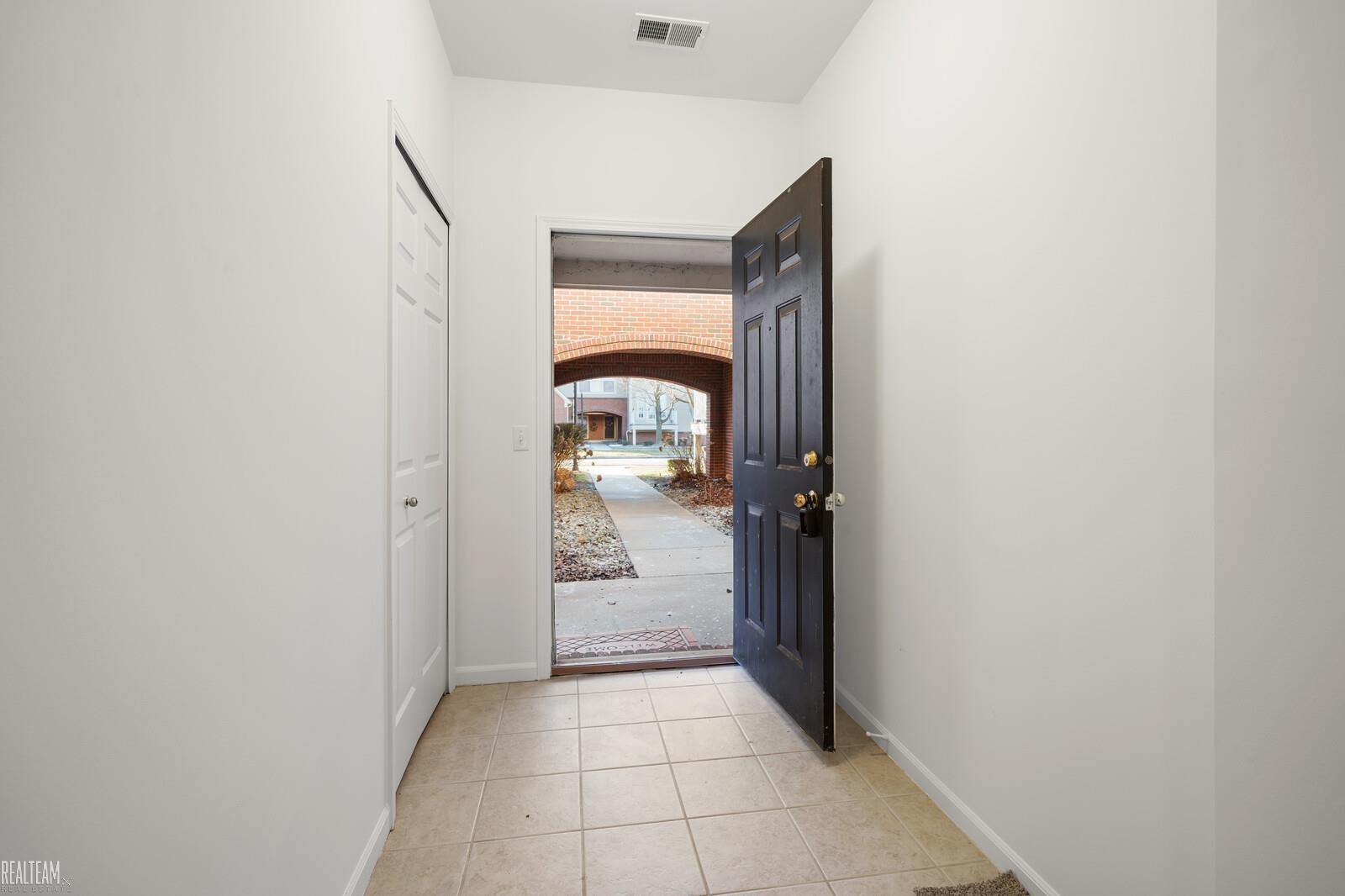 43540 Pendleton Circle, Sterling Heights, MI 48313 — Photo 4