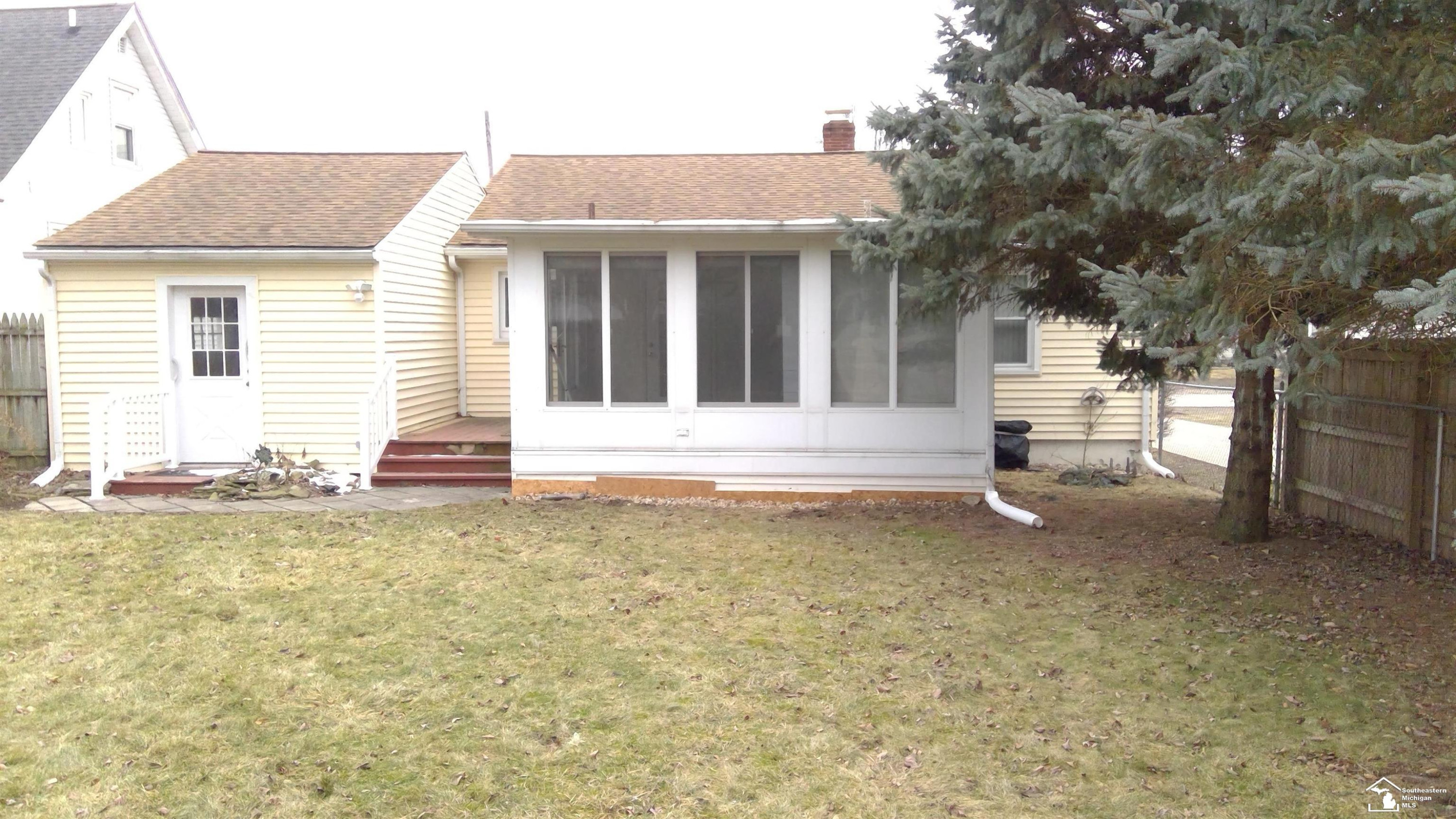 15453 PARKWOOD Drive, Monroe, MI 48161 — Photo 4