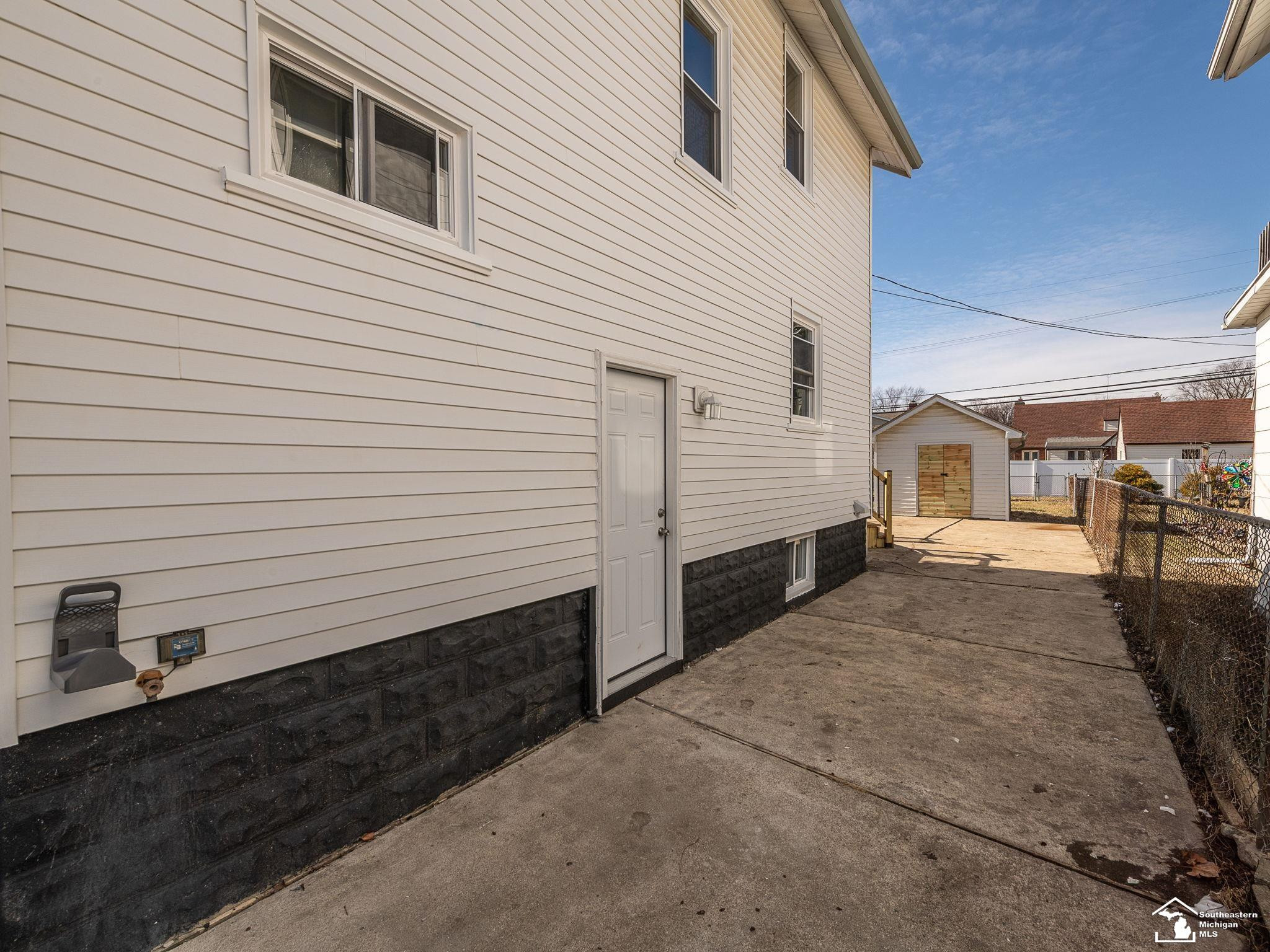465 Riverview Avenue, Monroe, MI 48162 — Photo 29