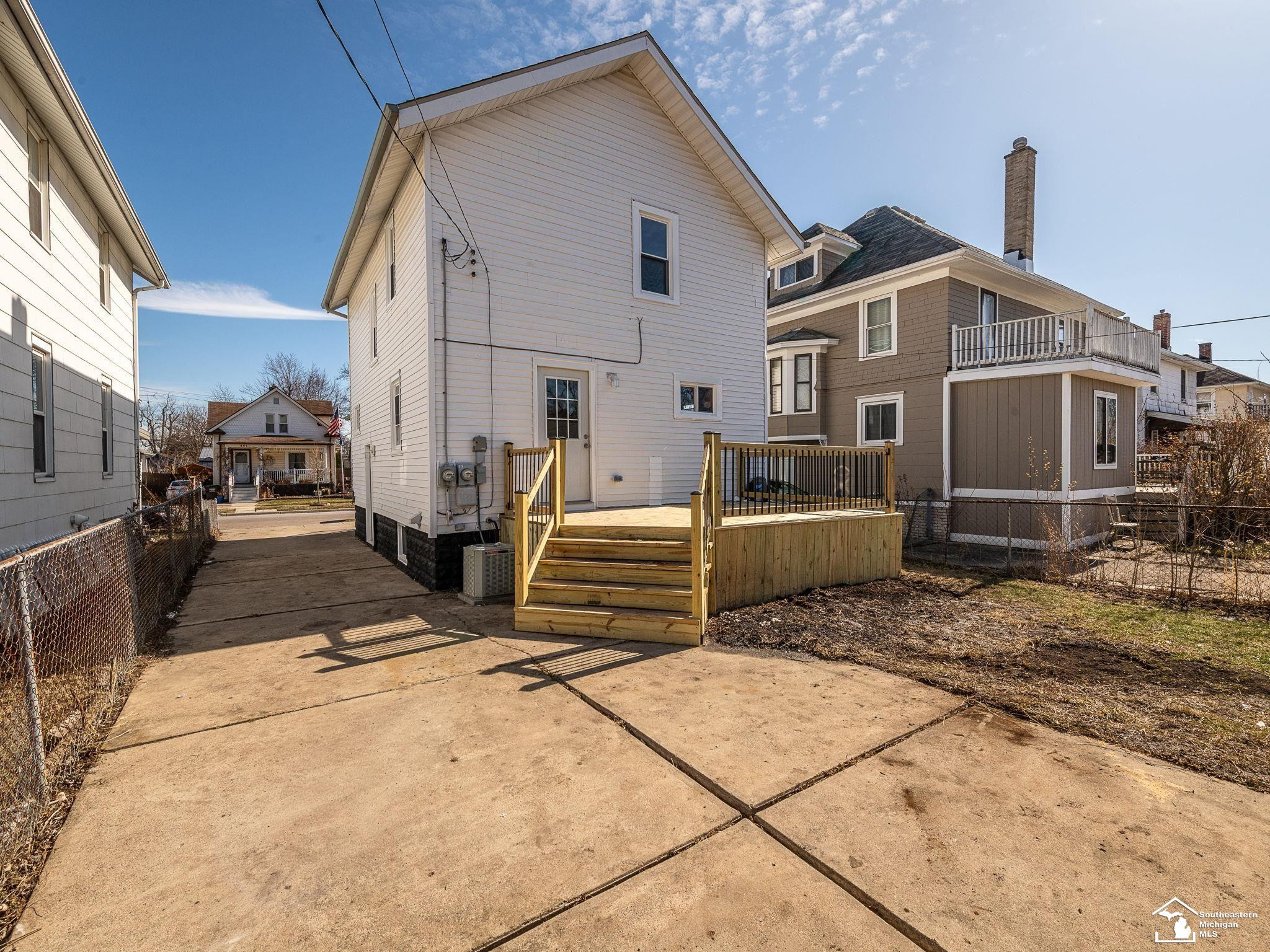 465 Riverview Avenue, Monroe, MI 48162 — Photo 31