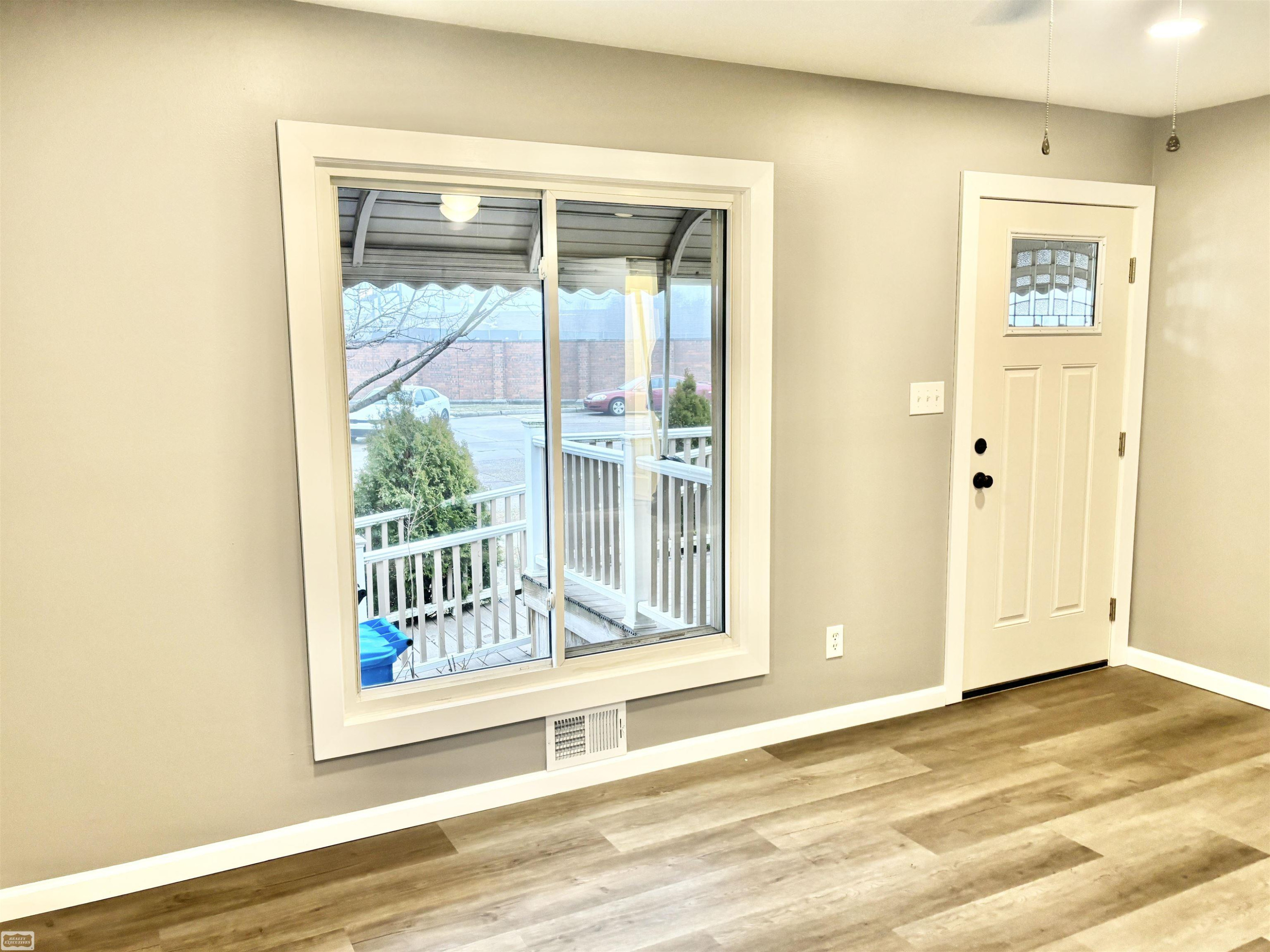 376 W Rowland Avenue, Madison Heights, MI 48071 — Photo 3