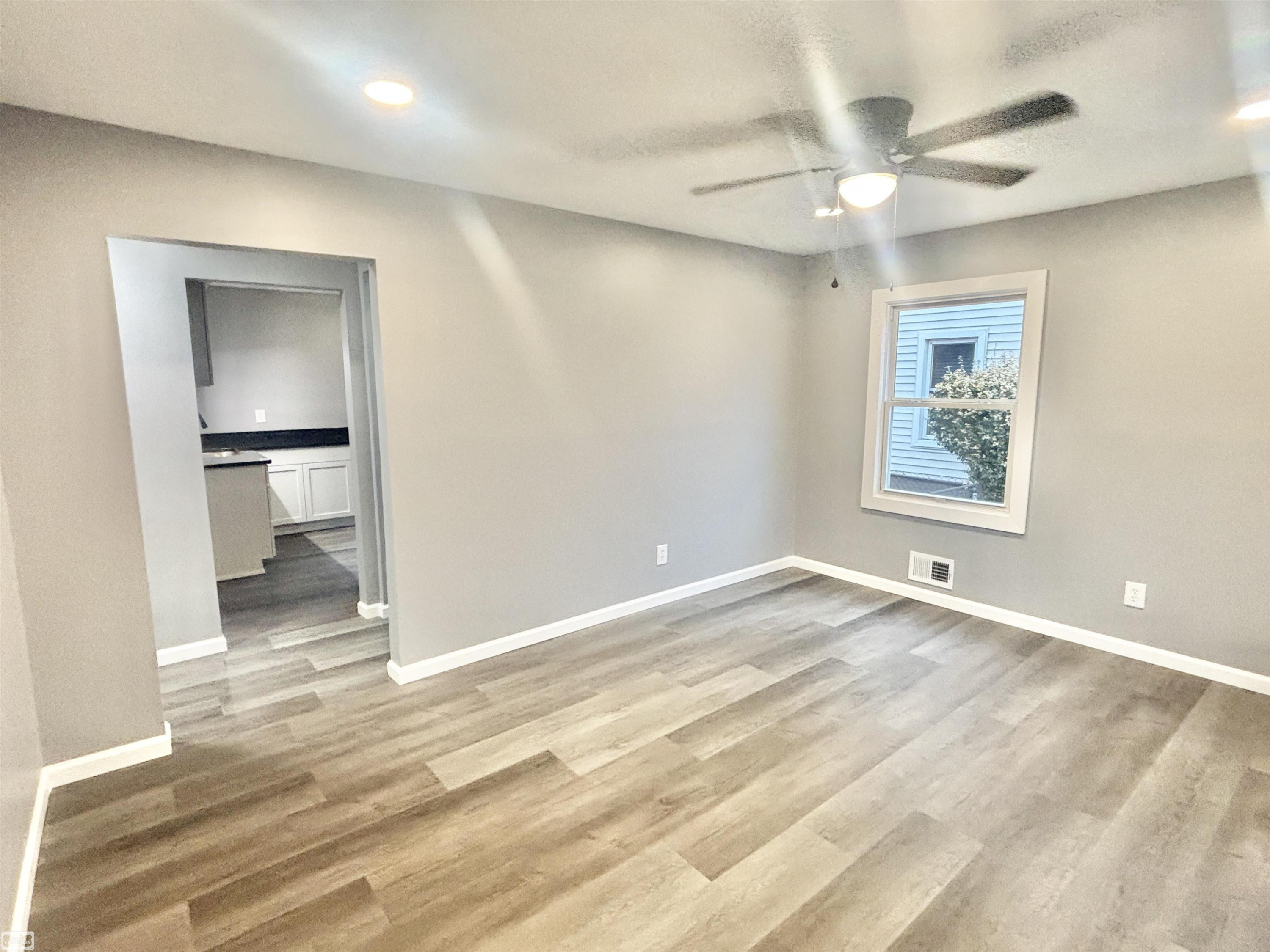 376 W Rowland Avenue, Madison Heights, MI 48071 — Photo 4