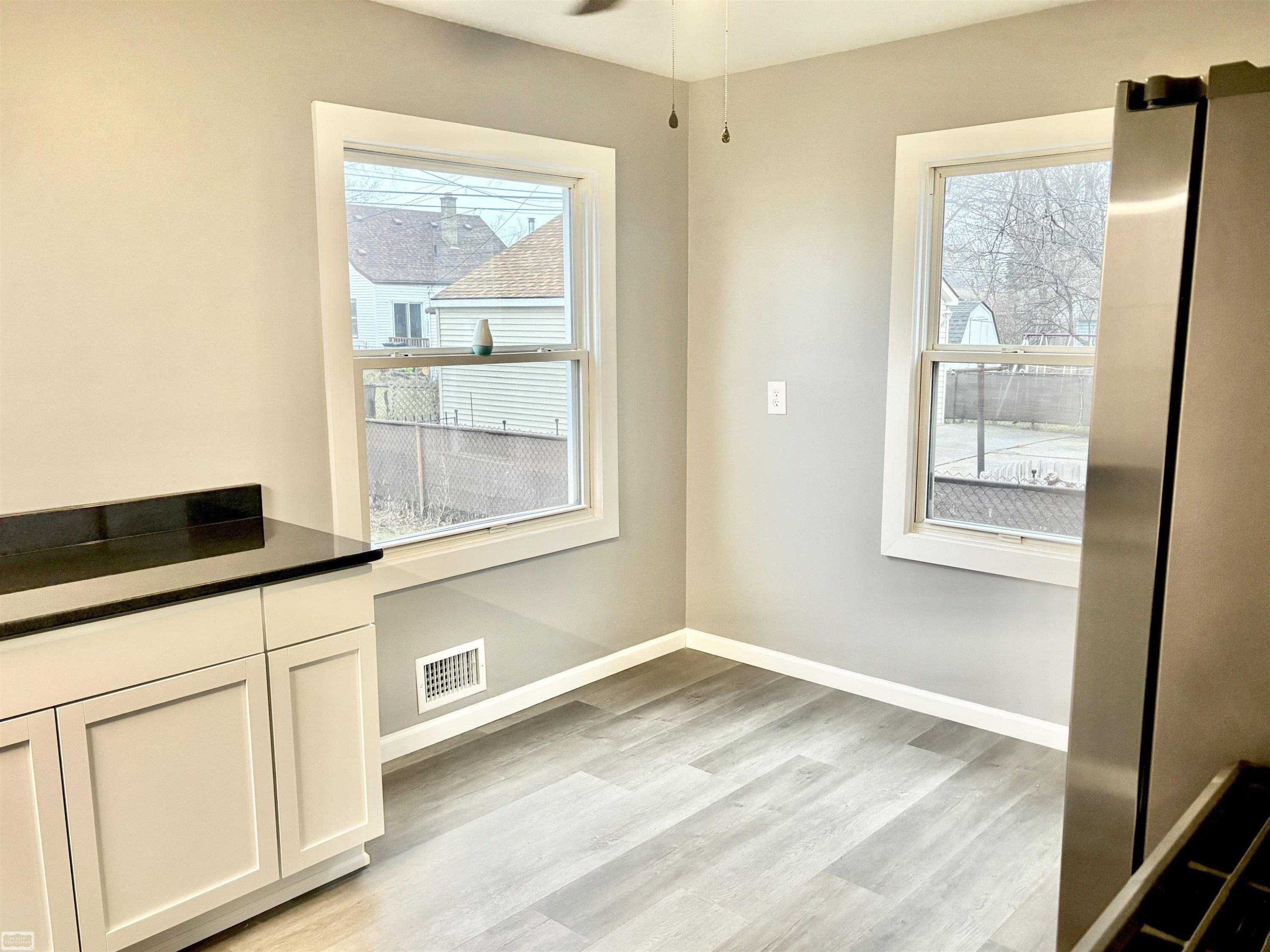 376 W Rowland Avenue, Madison Heights, MI 48071 — Photo 8