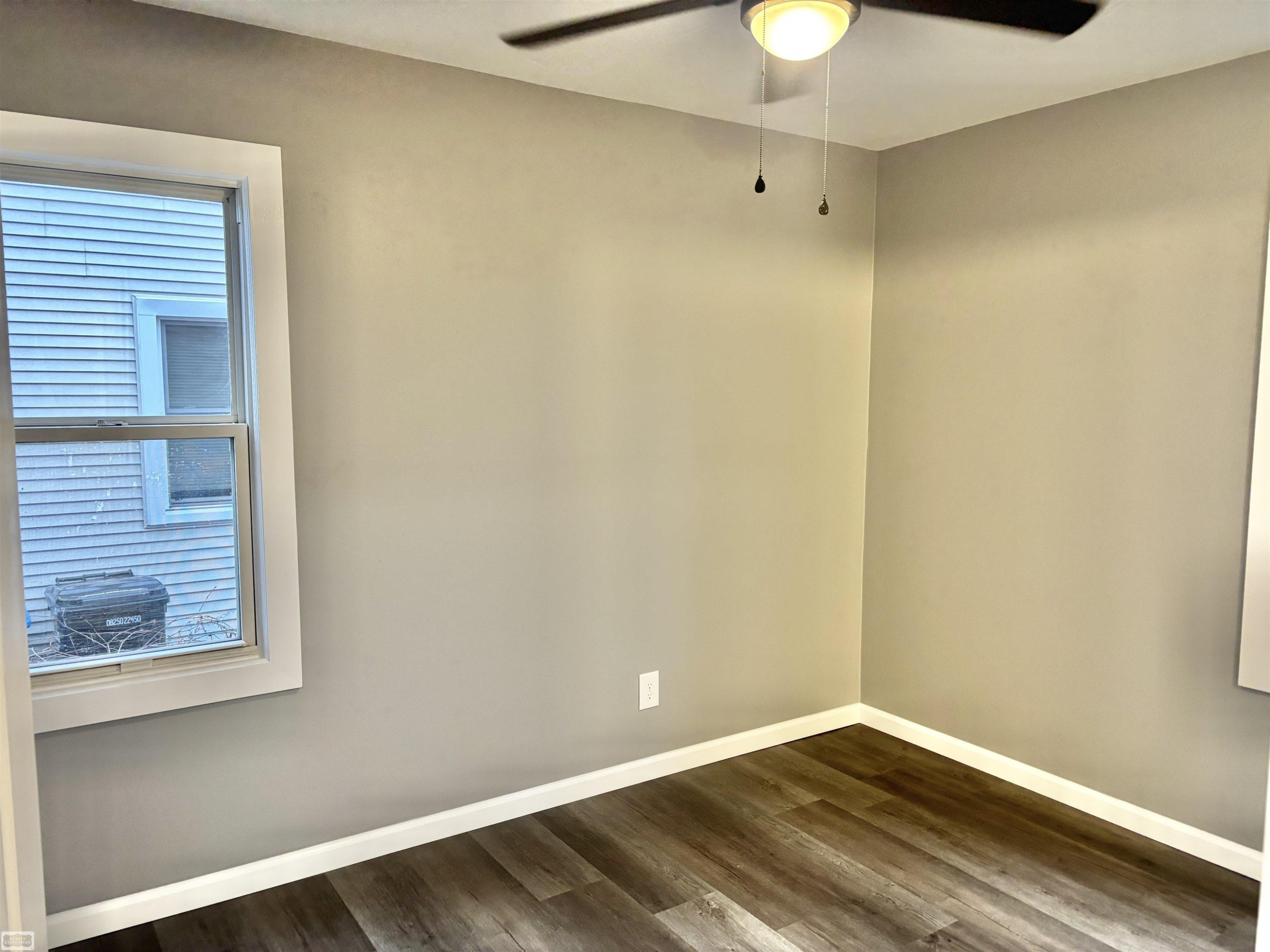 376 W Rowland Avenue, Madison Heights, MI 48071 — Photo 9