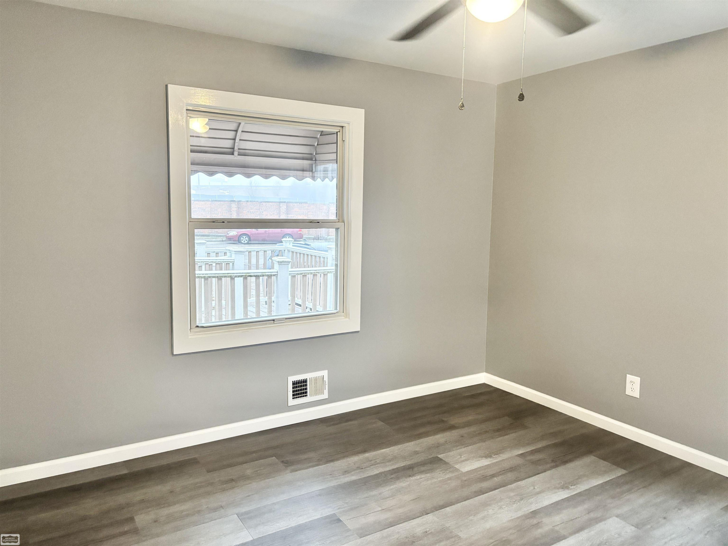 376 W Rowland Avenue, Madison Heights, MI 48071 — Photo 11