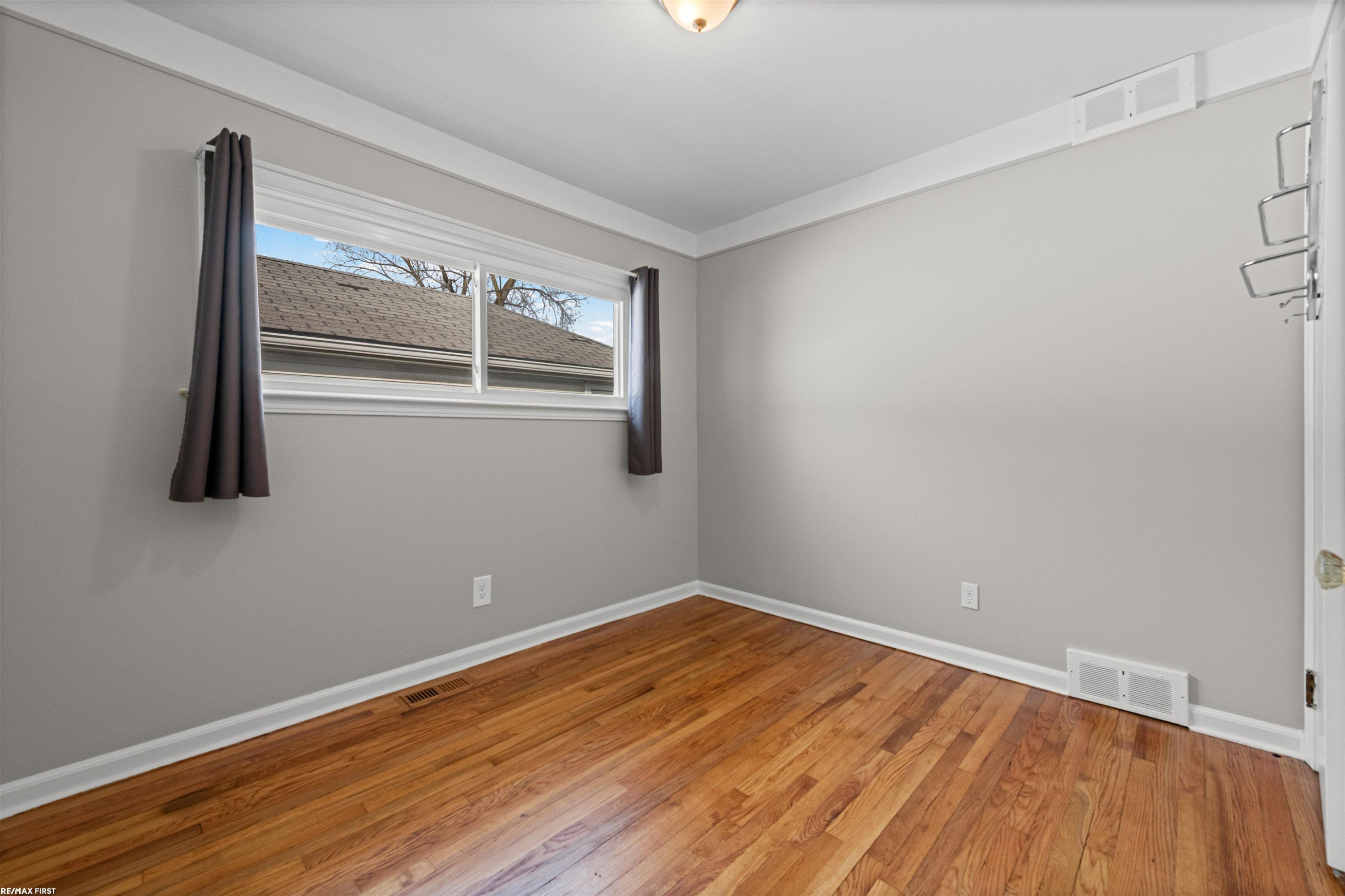 25208 Comfort Street, Center Line, MI 48015 — Photo 10