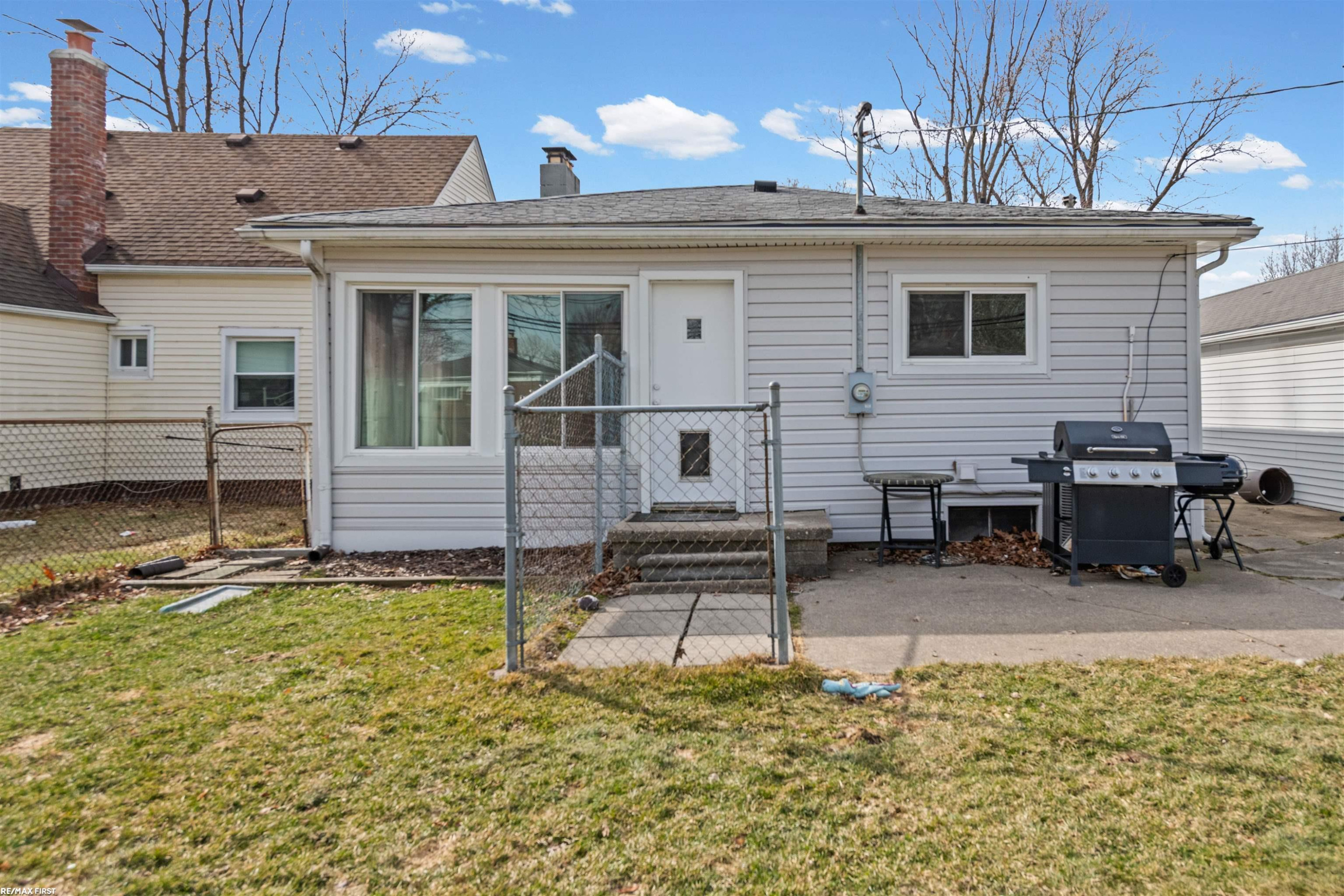 25208 Comfort Street, Center Line, MI 48015 — Photo 21