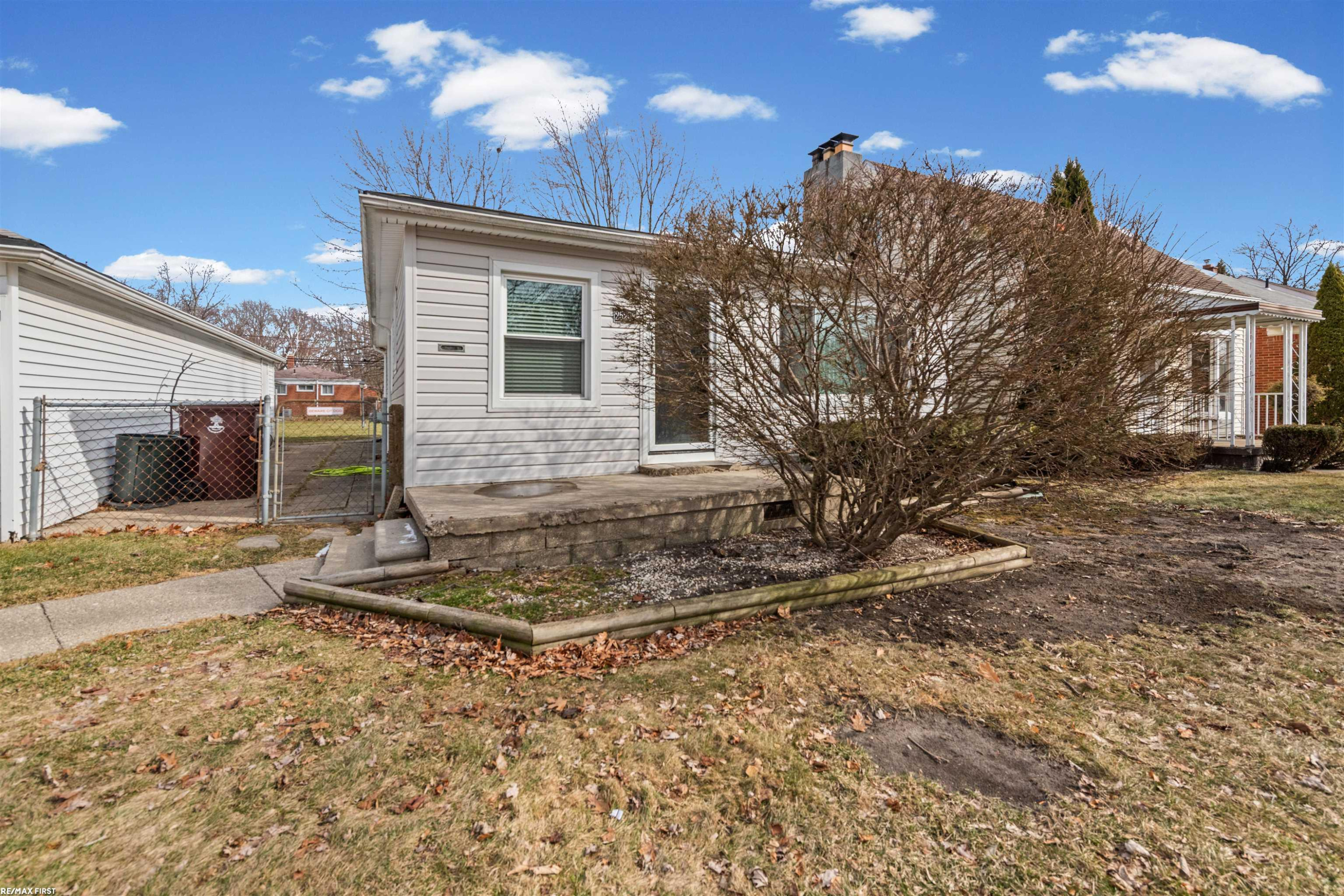 25208 Comfort Street, Center Line, MI 48015 — Photo 23