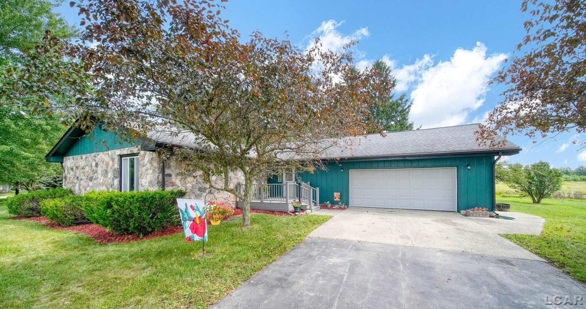 792 Meadowbrook Drive, Hudson, MI 49247 — front exterior