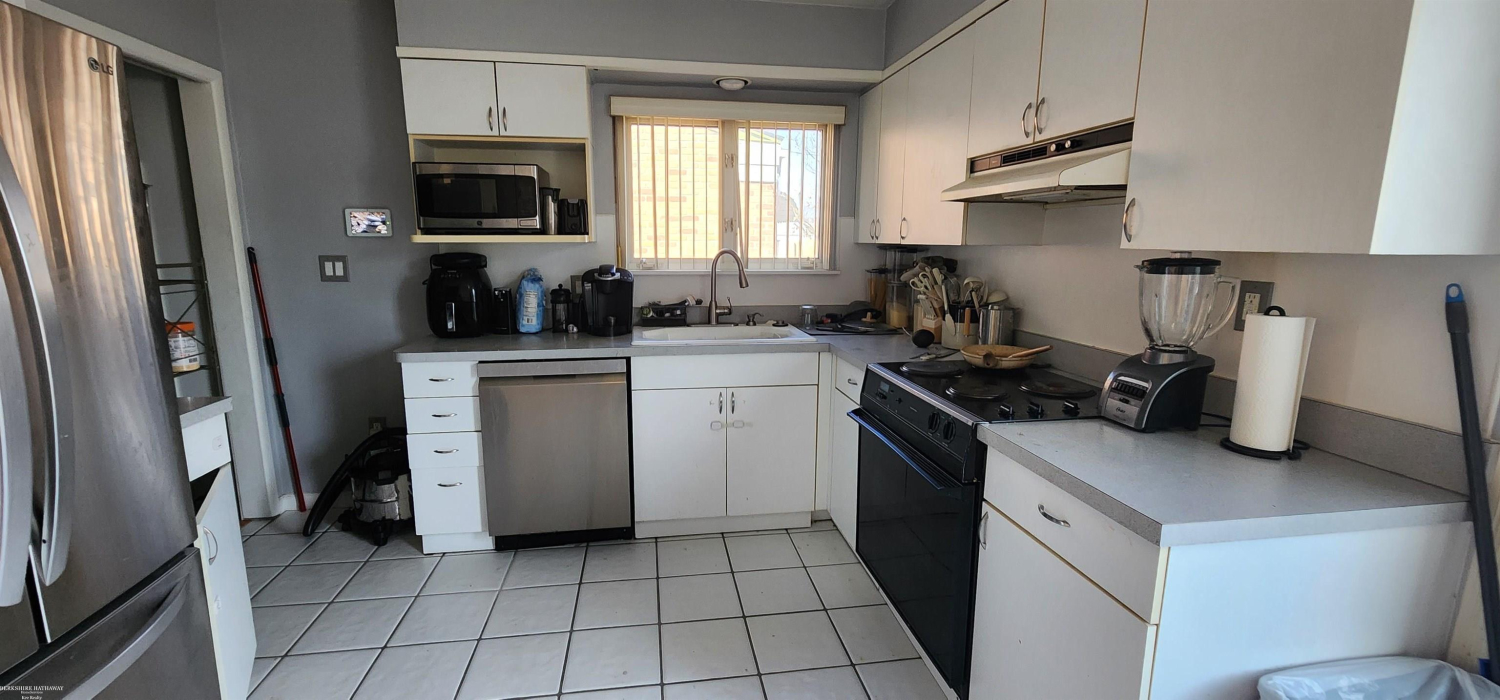 23125 Socia Street, Saint Clair Shores, MI 48082 — Photo 9