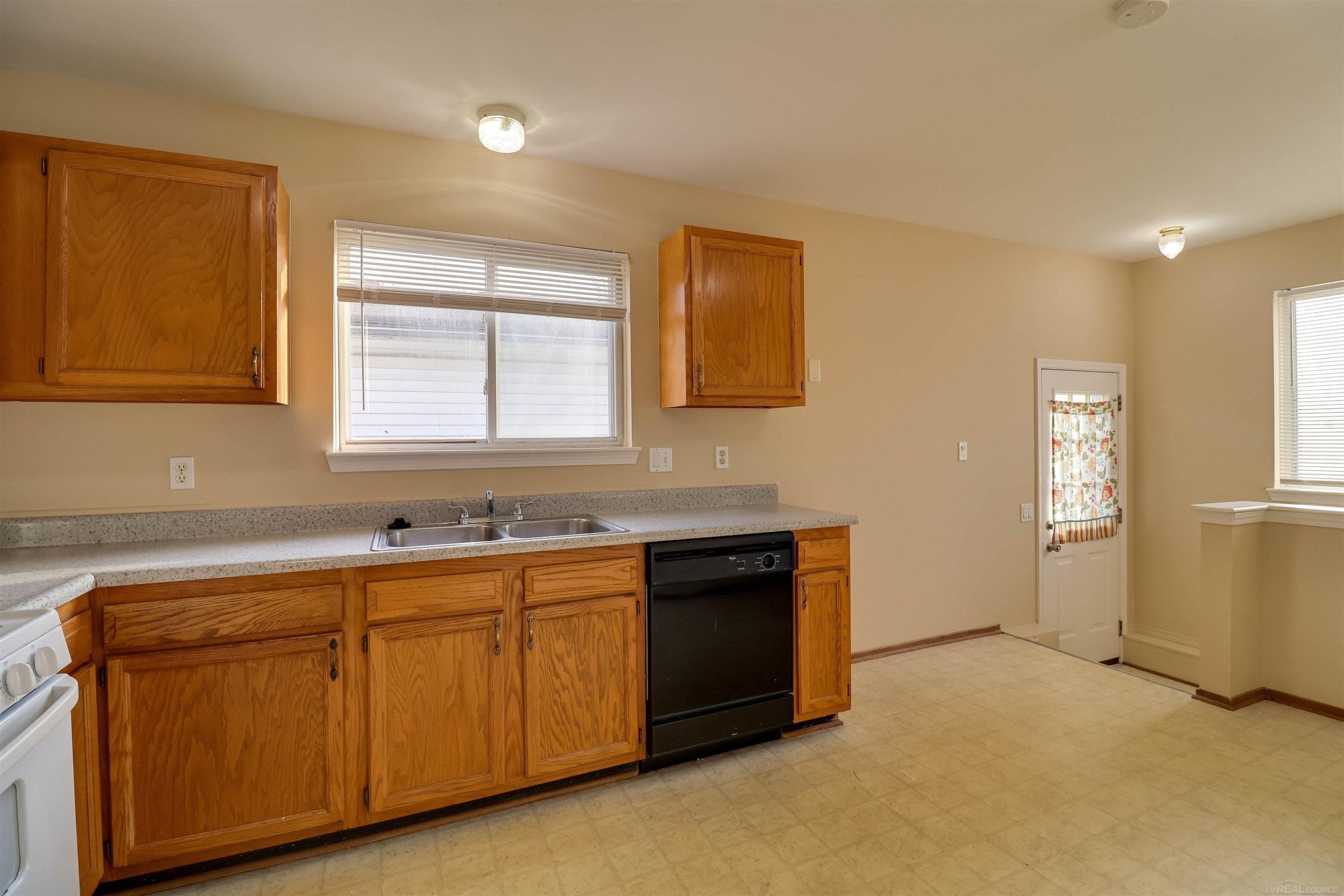 35080 Mabon Drive, Clinton Twp, MI 48035 — Photo 3