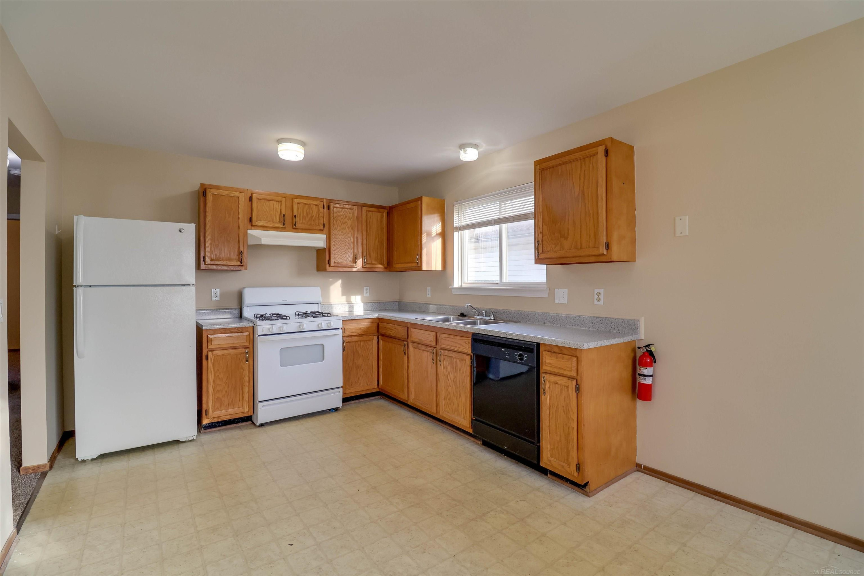 35080 Mabon Drive, Clinton Twp, MI 48035 — Photo 4