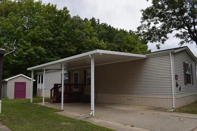 1519 W Ridgeview Drive, Lapeer, MI 48446 — front exterior