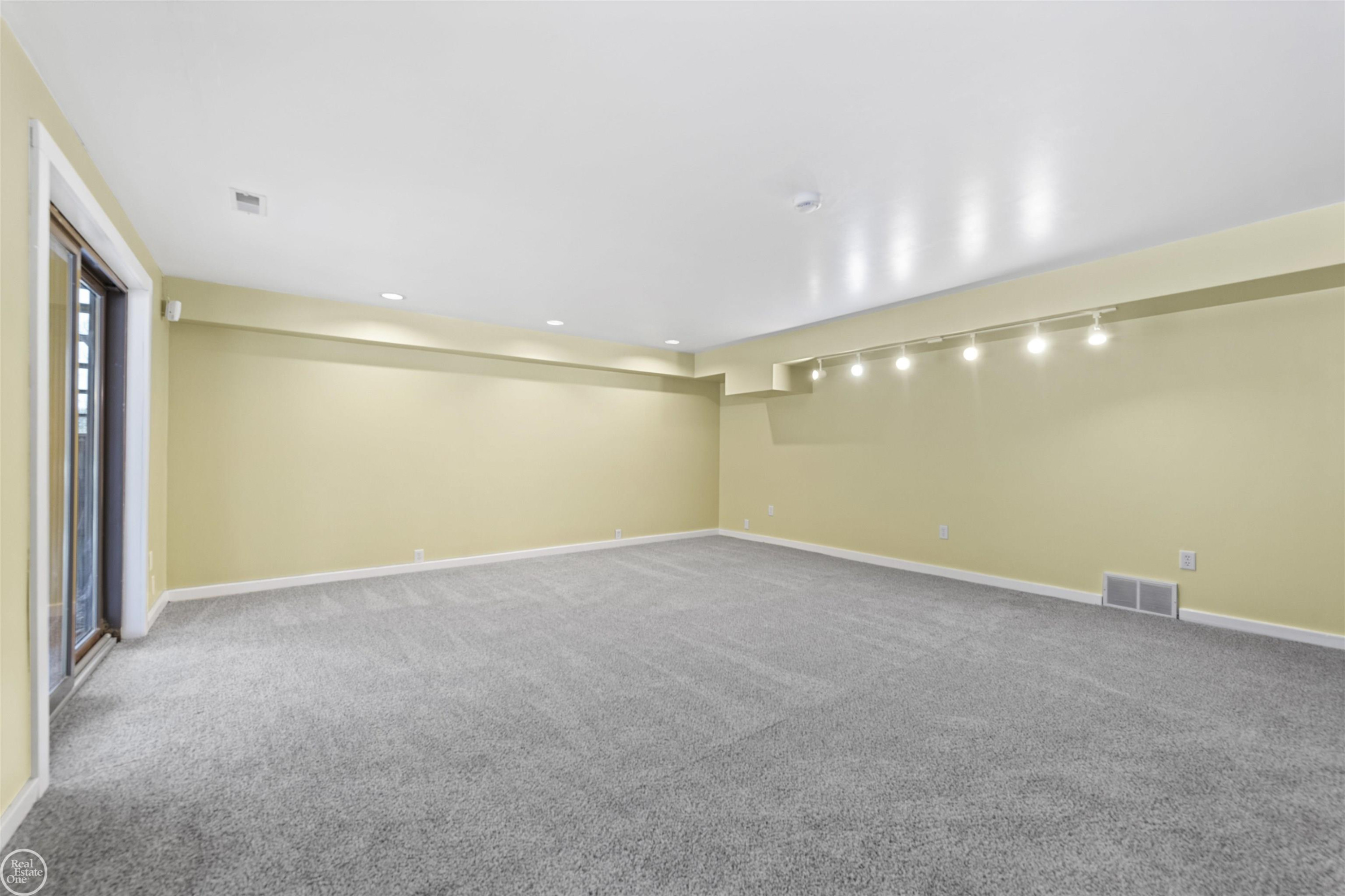 2710 Evergreen Lane, Port Huron, MI 48060 — Photo 24