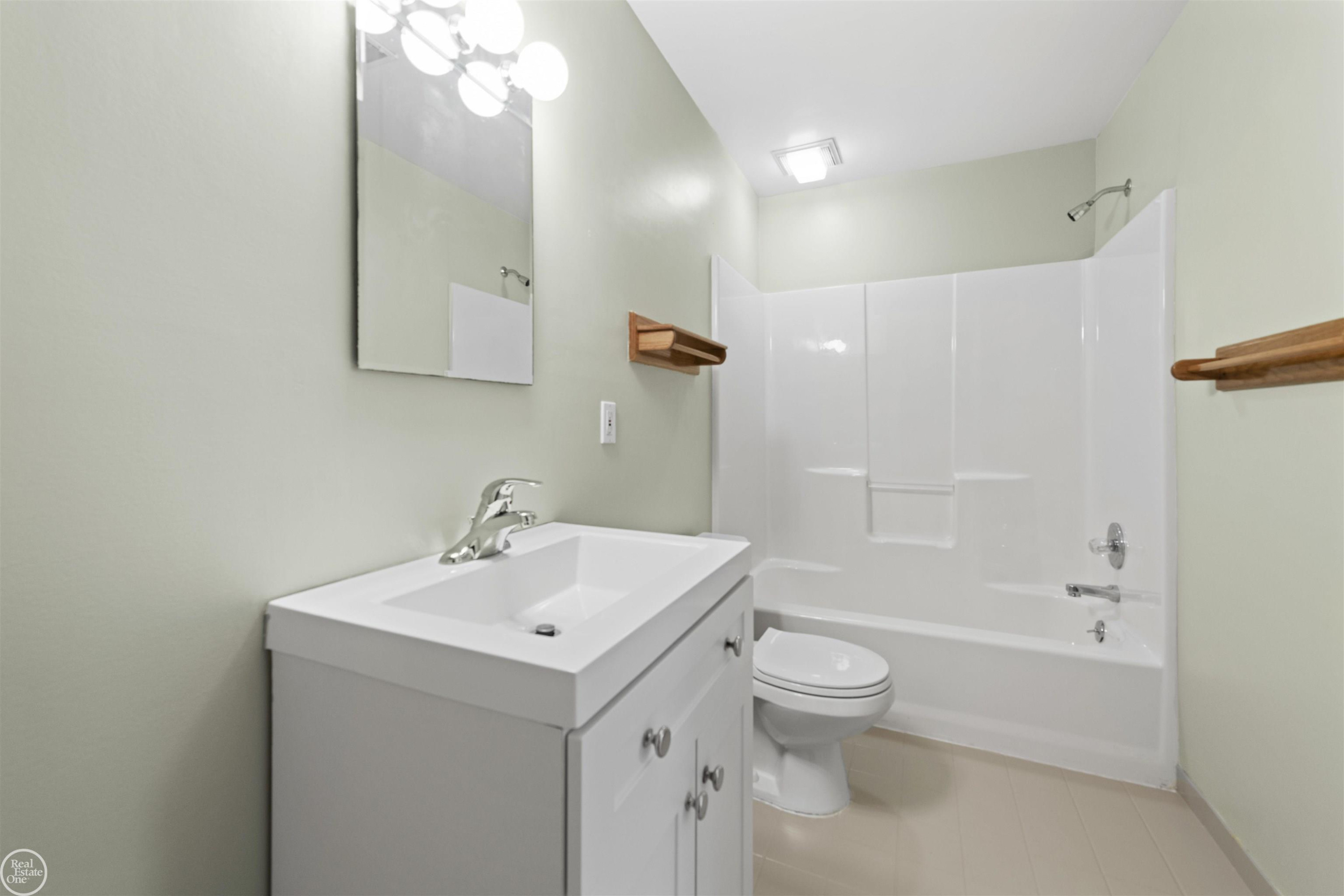2710 Evergreen Lane, Port Huron, MI 48060 — Photo 28