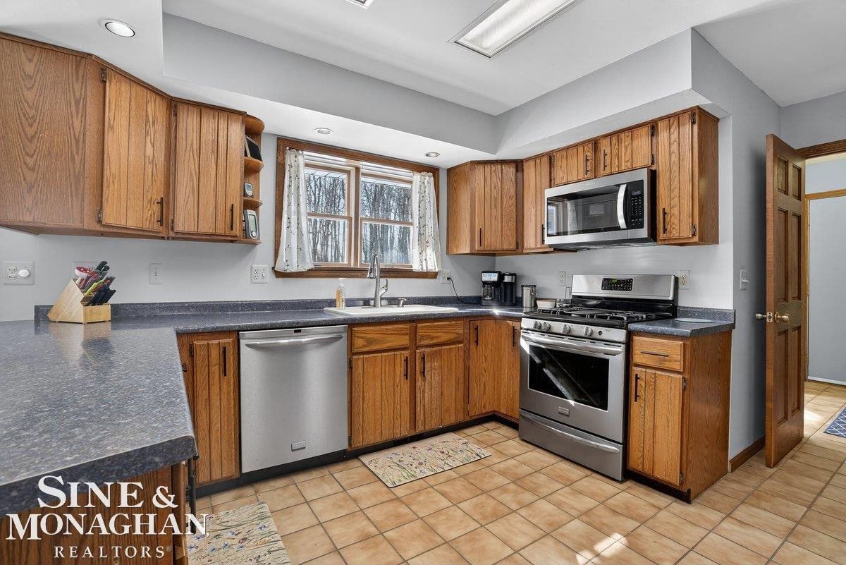 745 Victorian Woods Court, Marysville, MI 48040 — Photo 20