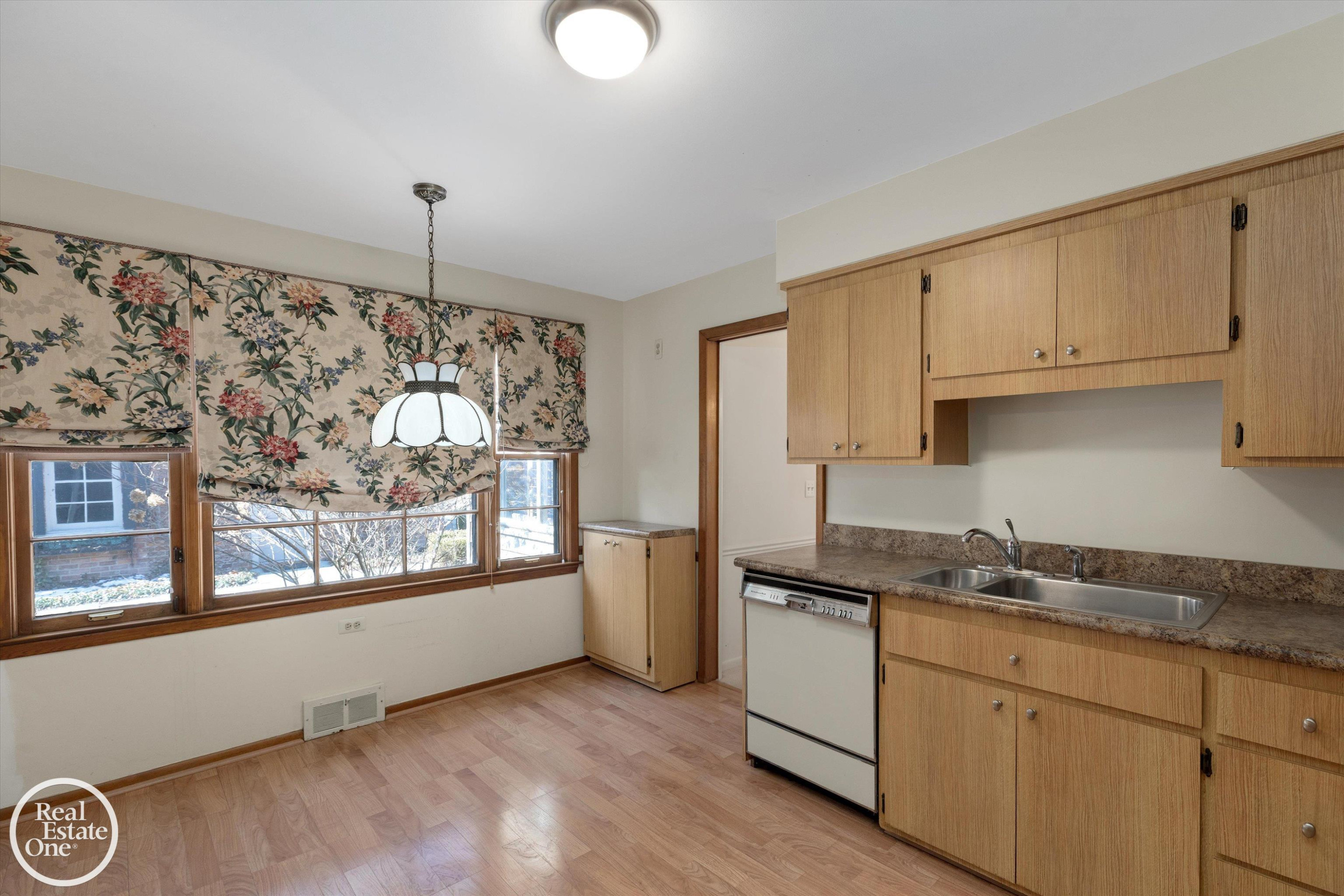 785 Barrington Road, Grosse Pointe Park, MI 48230 — Photo 15