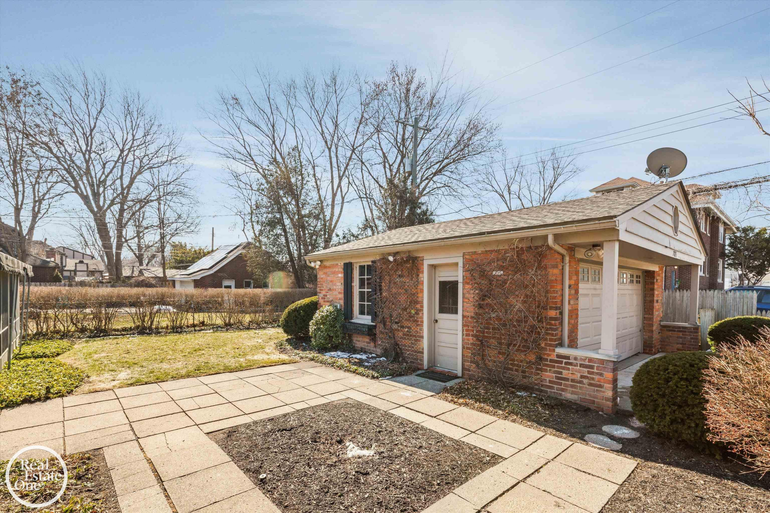 785 Barrington Road, Grosse Pointe Park, MI 48230 — Photo 34