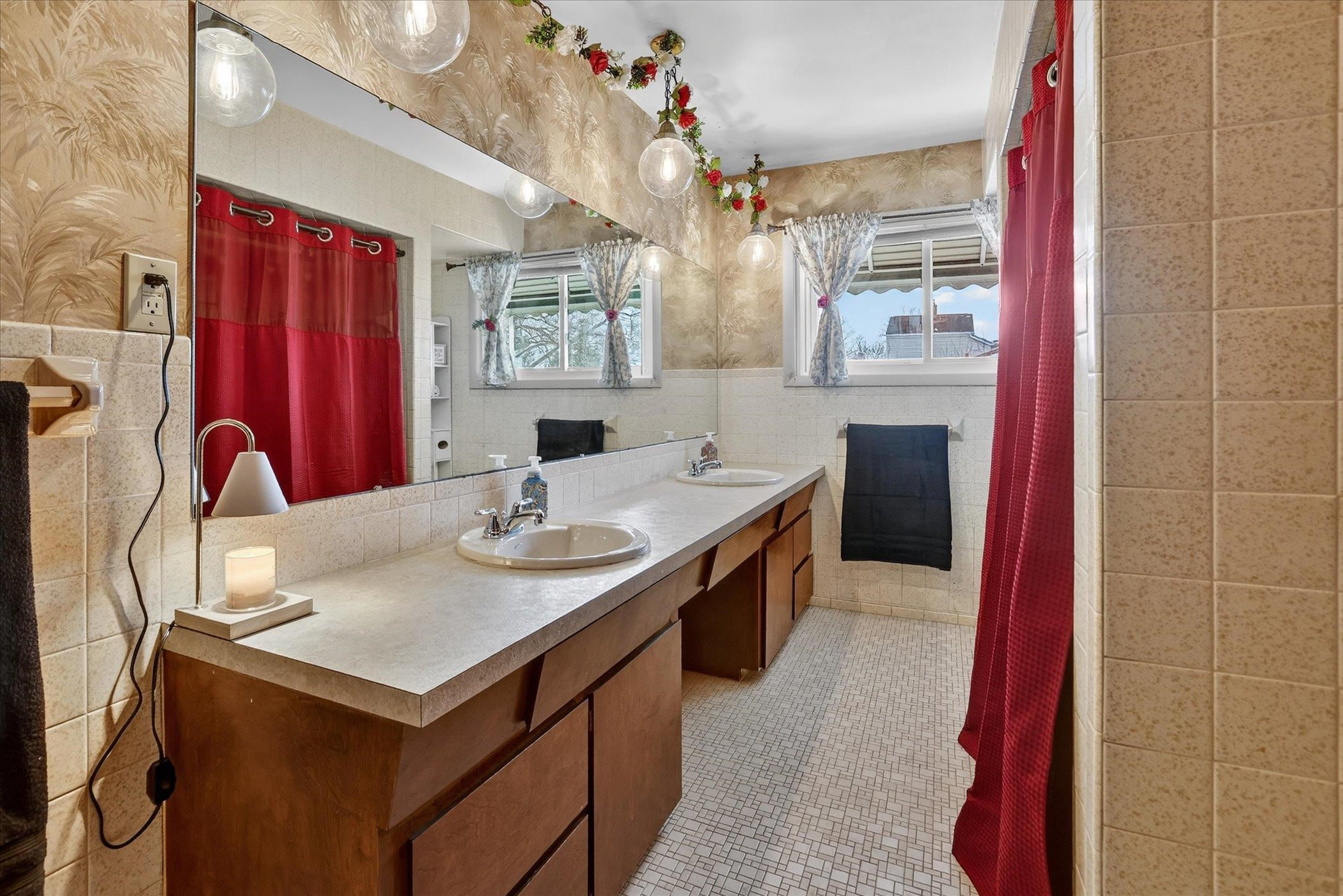2138 E Whittemore Avenue, Burton, MI 48529 — Photo 25