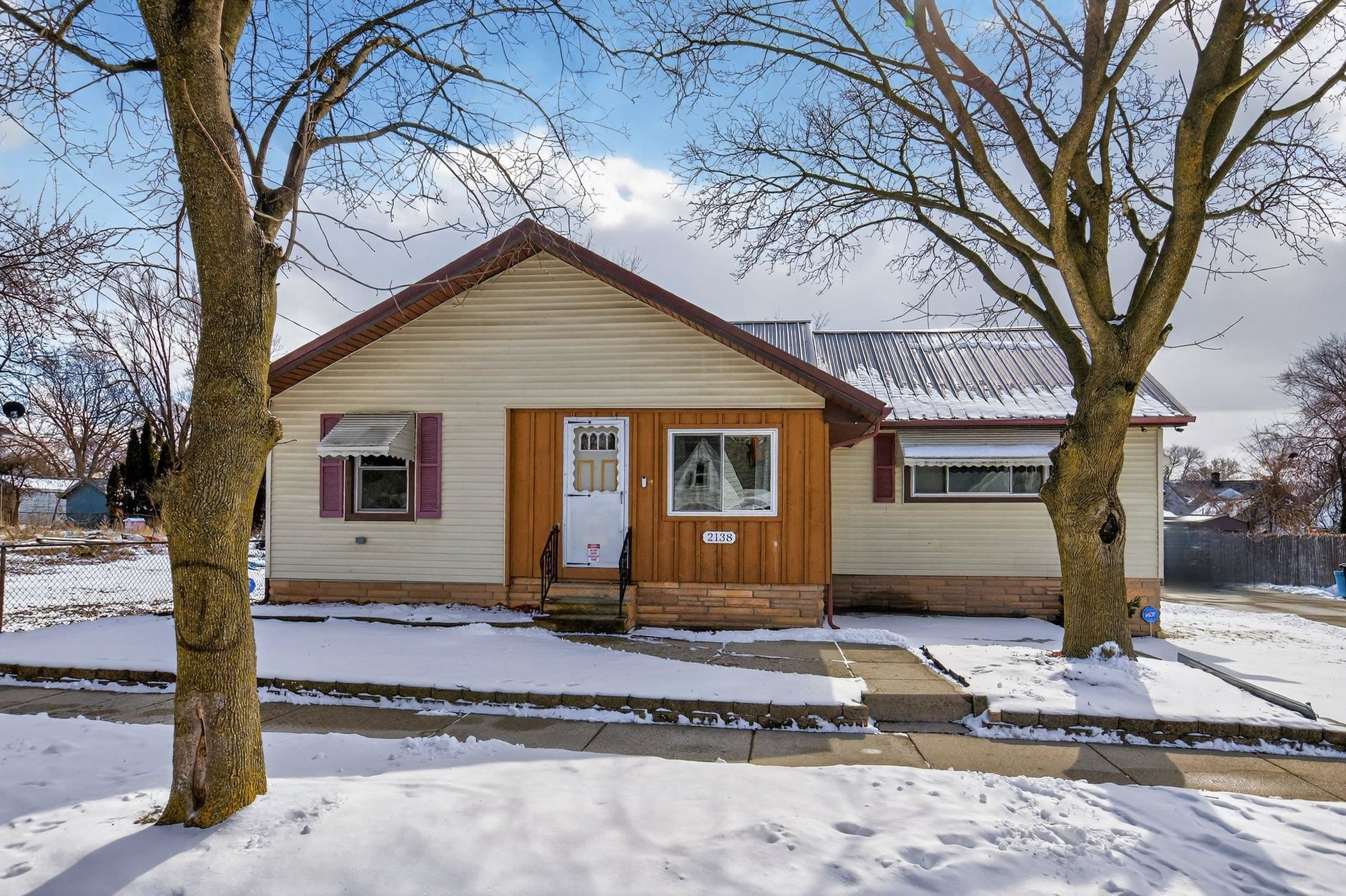 2138 E Whittemore Avenue, Burton, MI 48529 — Photo 3