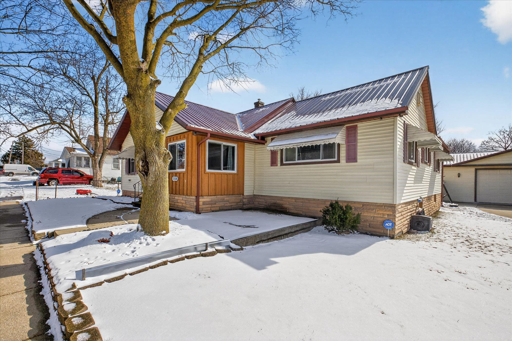 2138 E Whittemore Avenue, Burton, MI 48529 — Photo 4