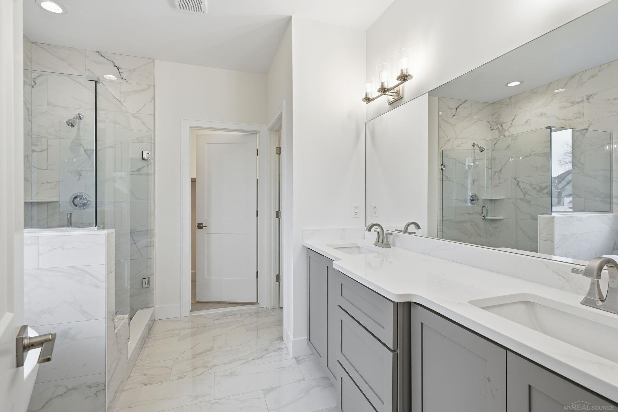 49259 Langford Drive, Macomb, MI 48044 — Photo 9