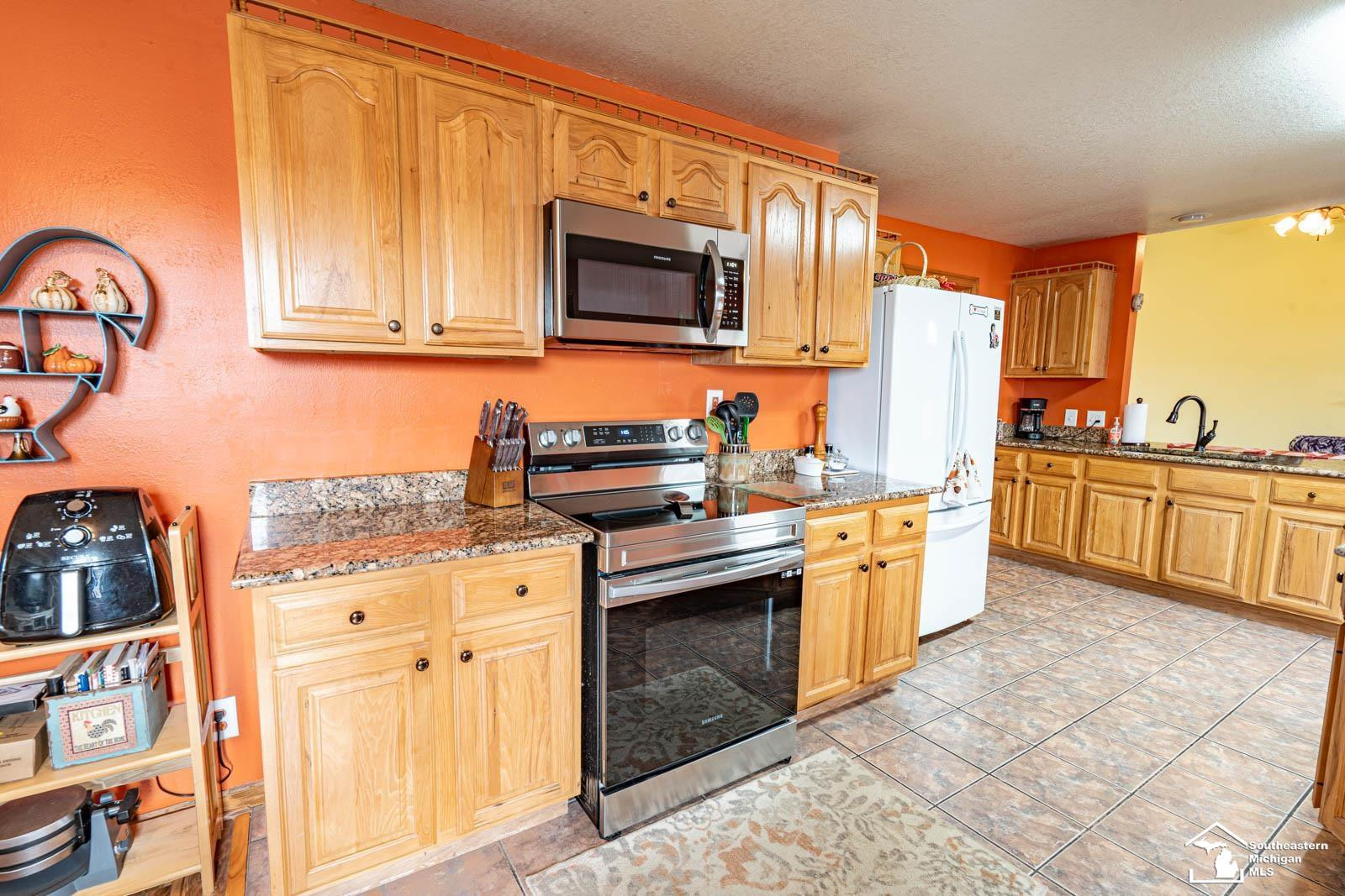 330 E Rauch Road, Temperance, MI 48182 — Photo 6