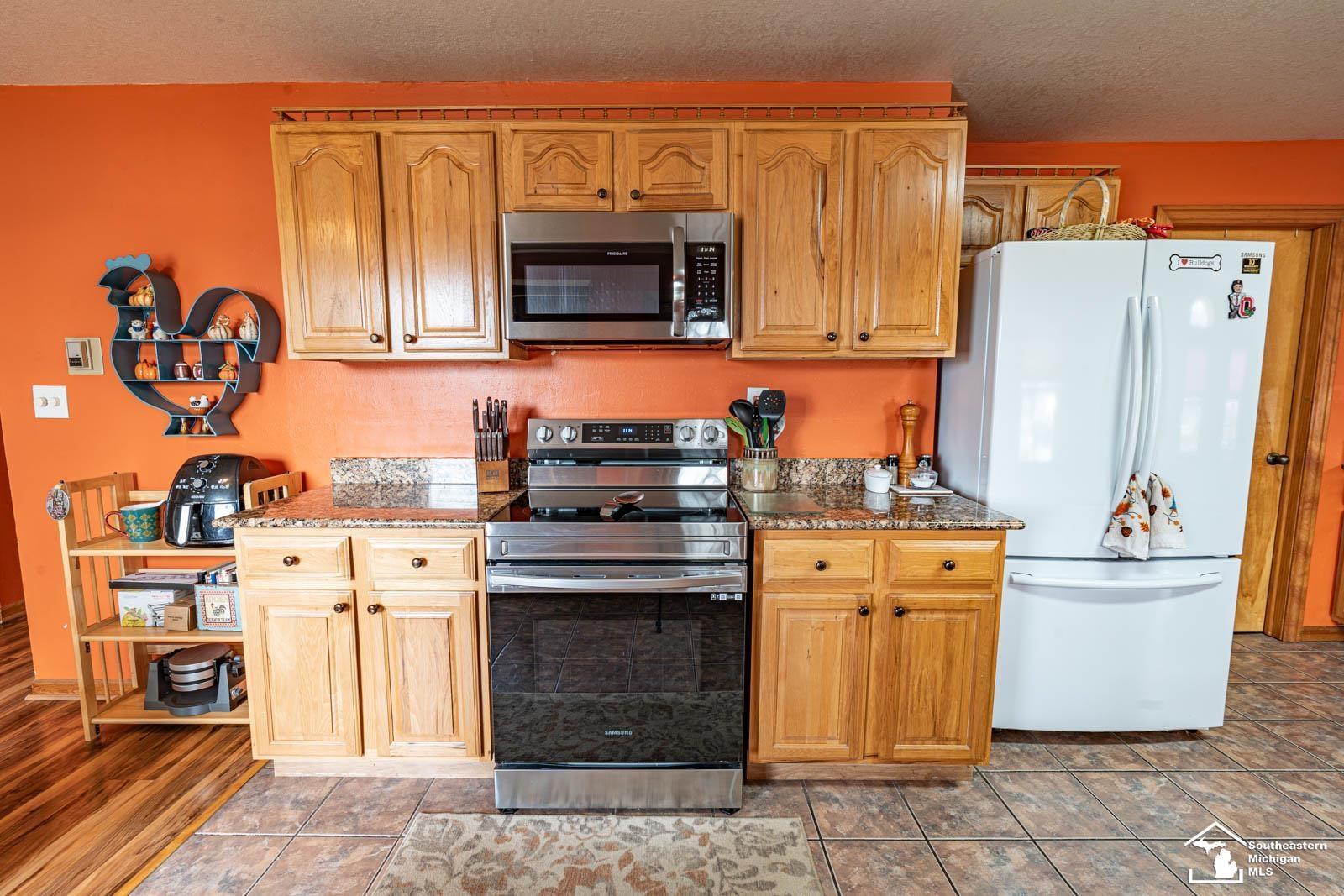 330 E Rauch Road, Temperance, MI 48182 — Photo 7