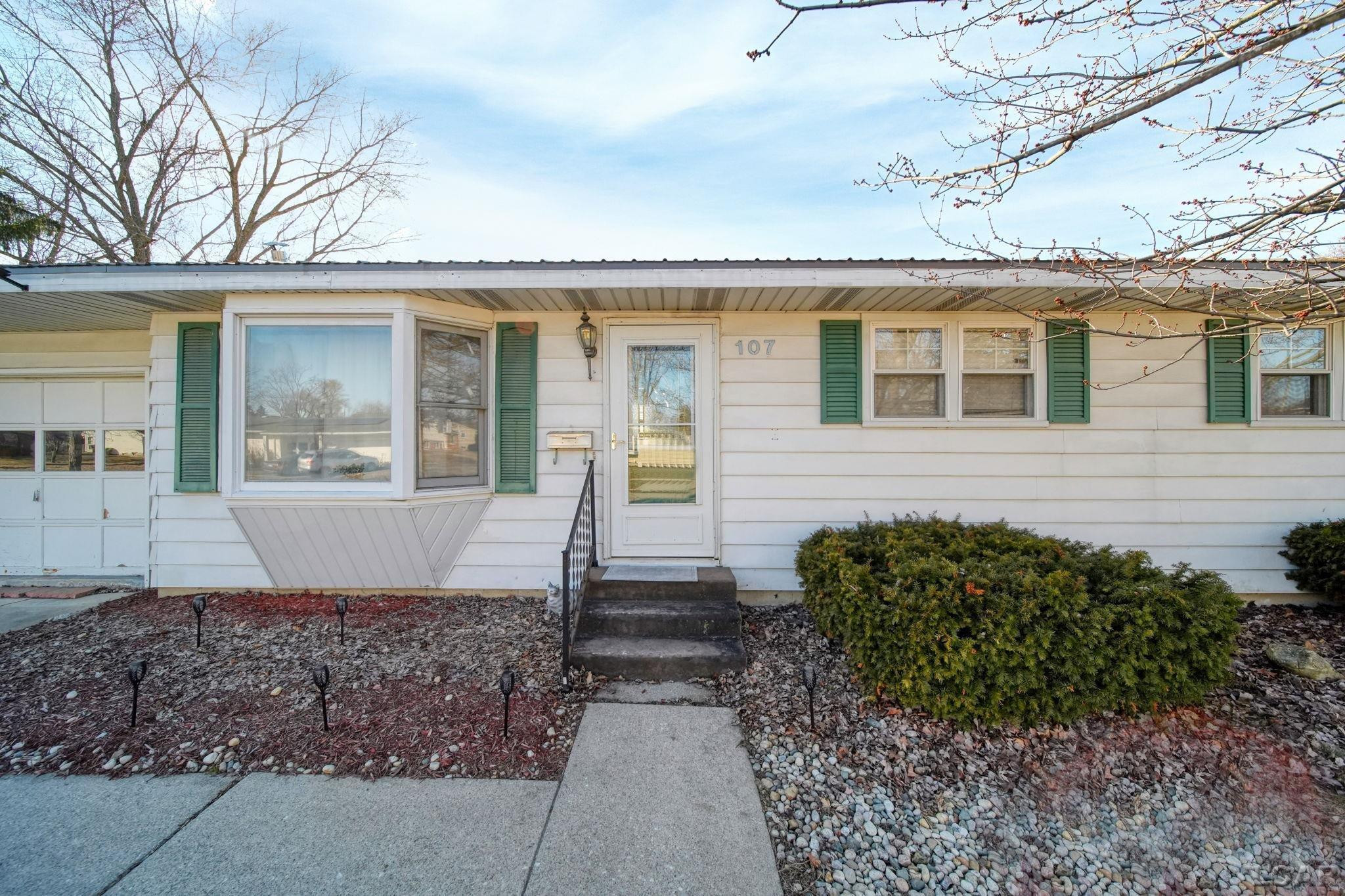 107 Renfrew Avenue, Adrian, MI 49221 — Photo 2