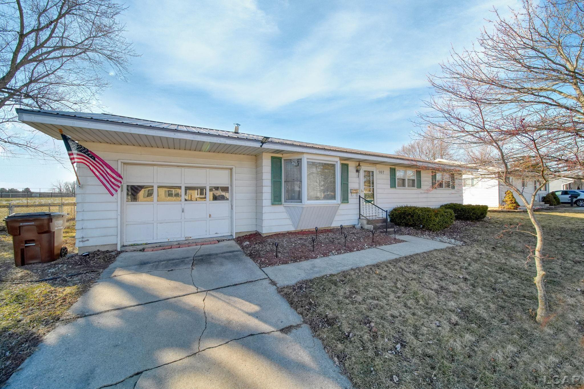107 Renfrew Avenue, Adrian, MI 49221 — Photo 4