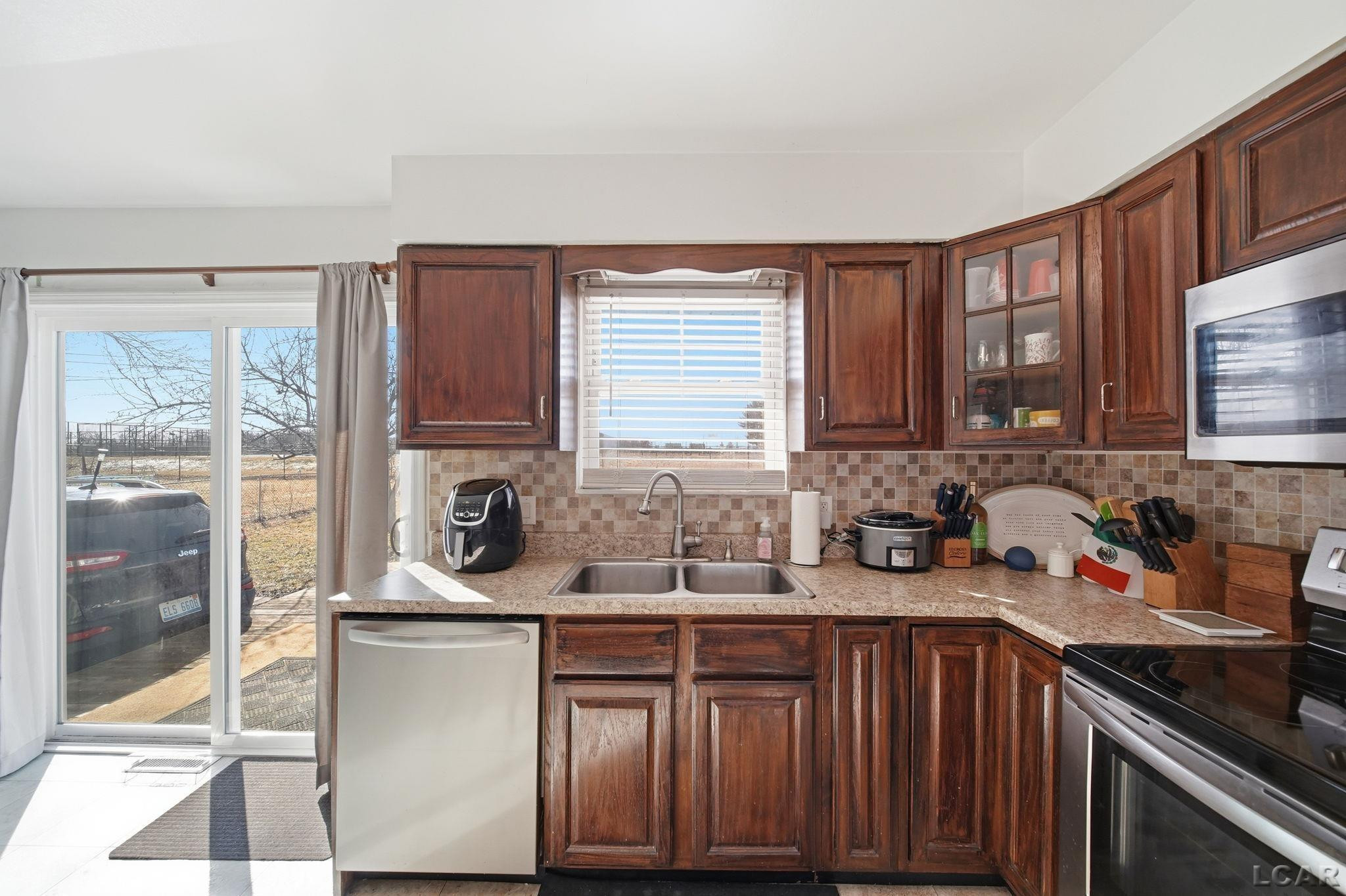107 Renfrew Avenue, Adrian, MI 49221 — Photo 10
