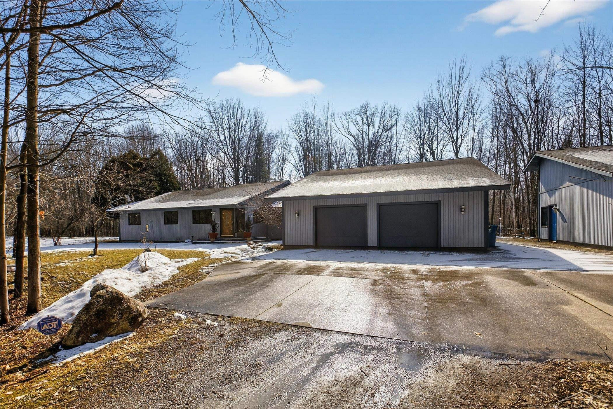 2852 E Leisure Lane, Midland, MI 48640 — Photo 3