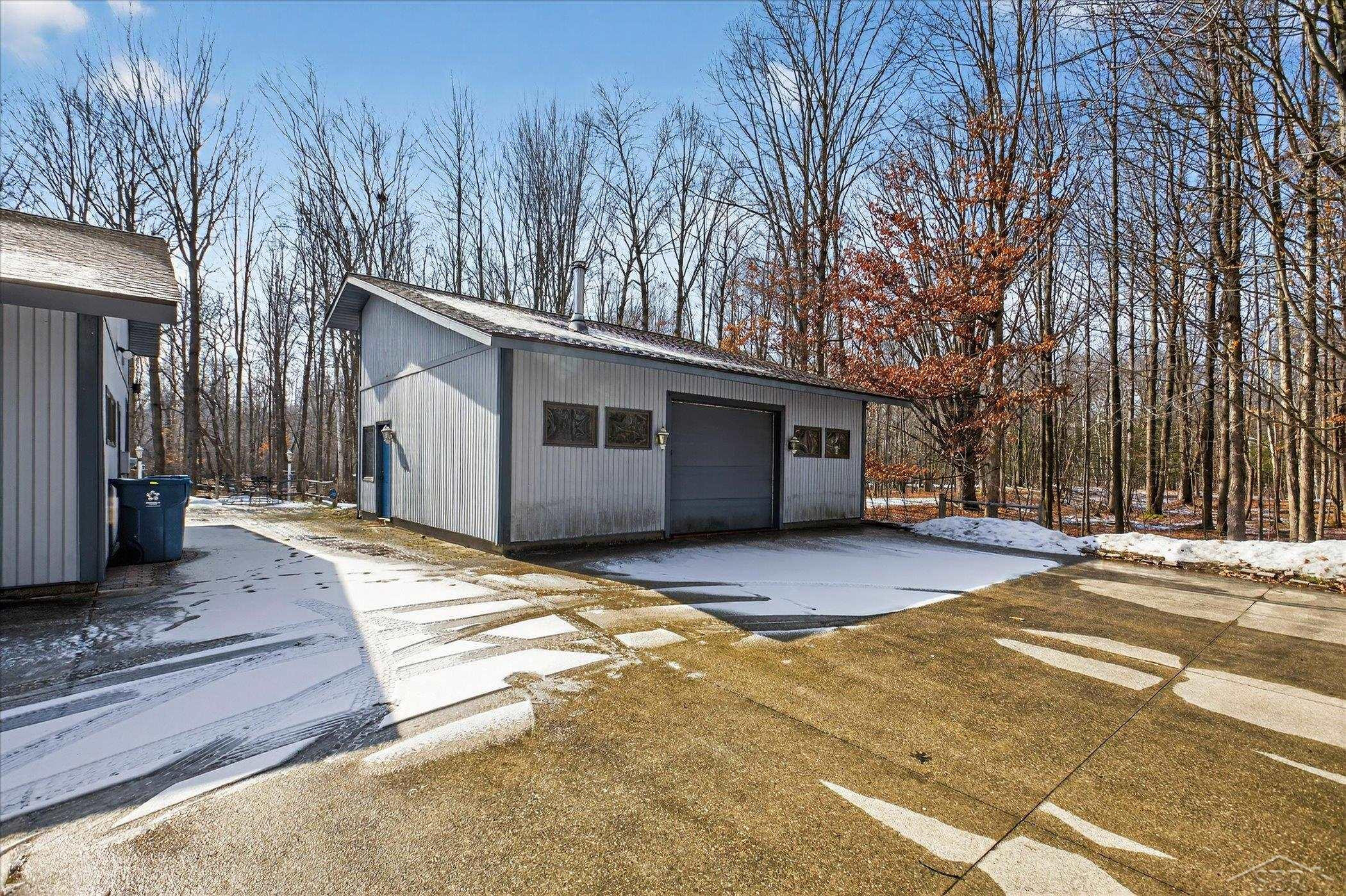 2852 E Leisure Lane, Midland, MI 48640 — Photo 4