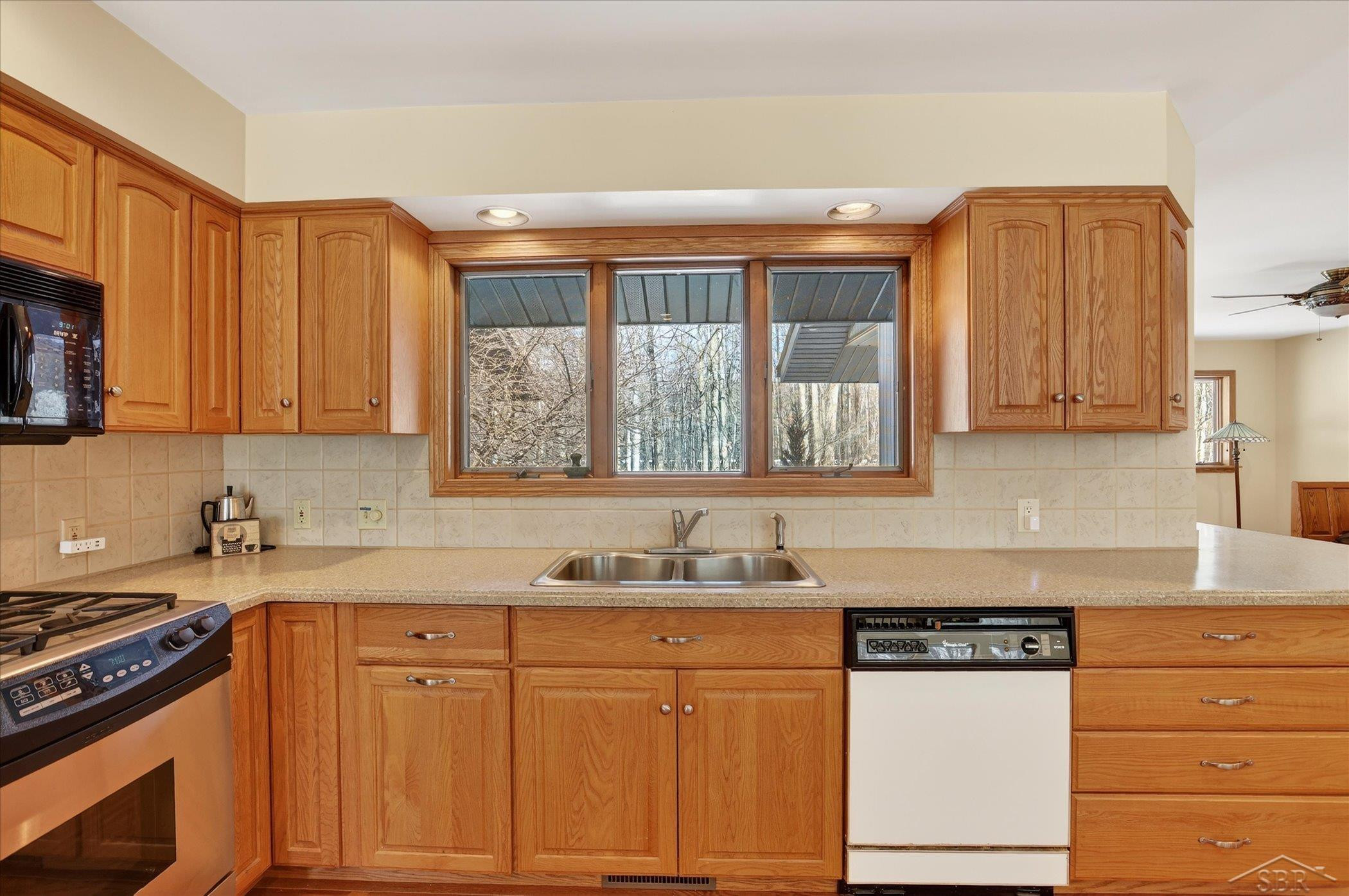 2852 E Leisure Lane, Midland, MI 48640 — Photo 18