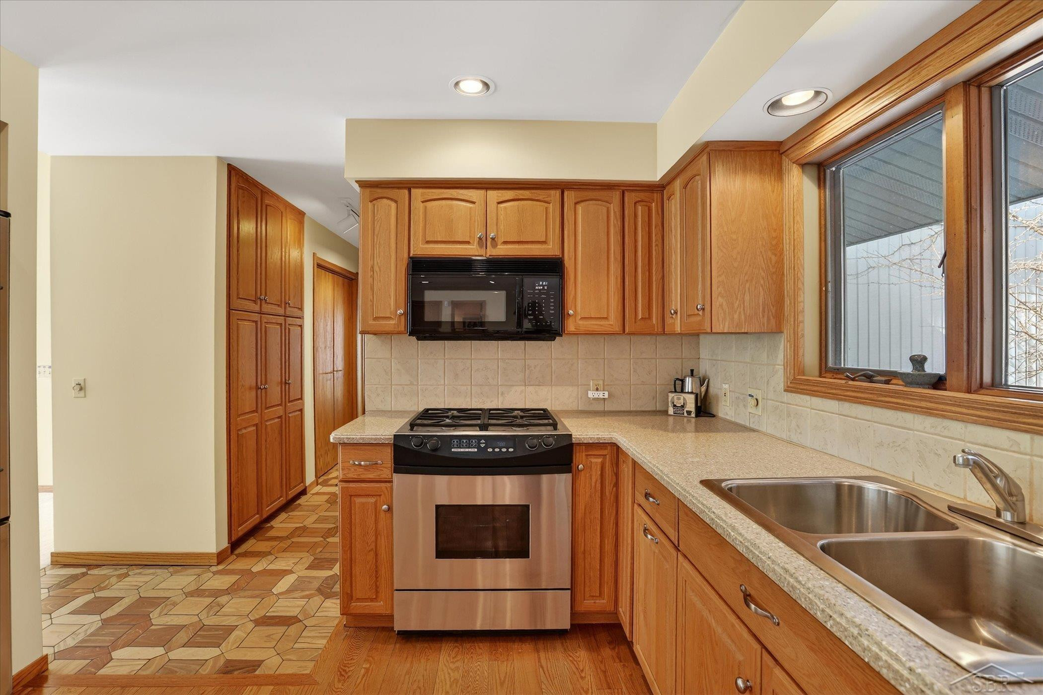 2852 E Leisure Lane, Midland, MI 48640 — Photo 19