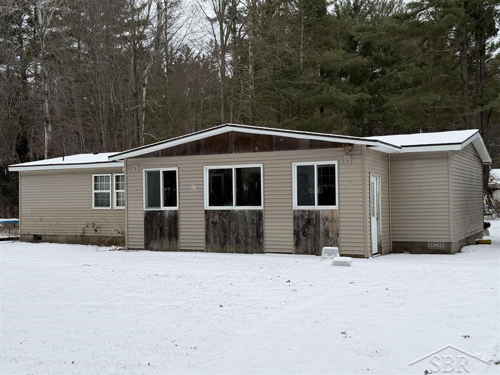 593 W Kessler Court, Sanford, MI 48657 — Photo 2