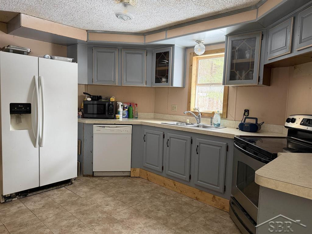 593 W Kessler Court, Sanford, MI 48657 — Photo 9