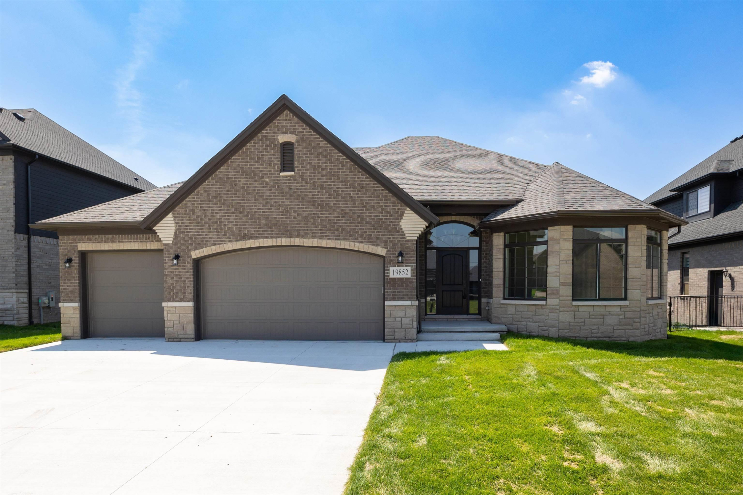 49033 Wingfield Drive, Macomb, MI 48044 — Photo 2
