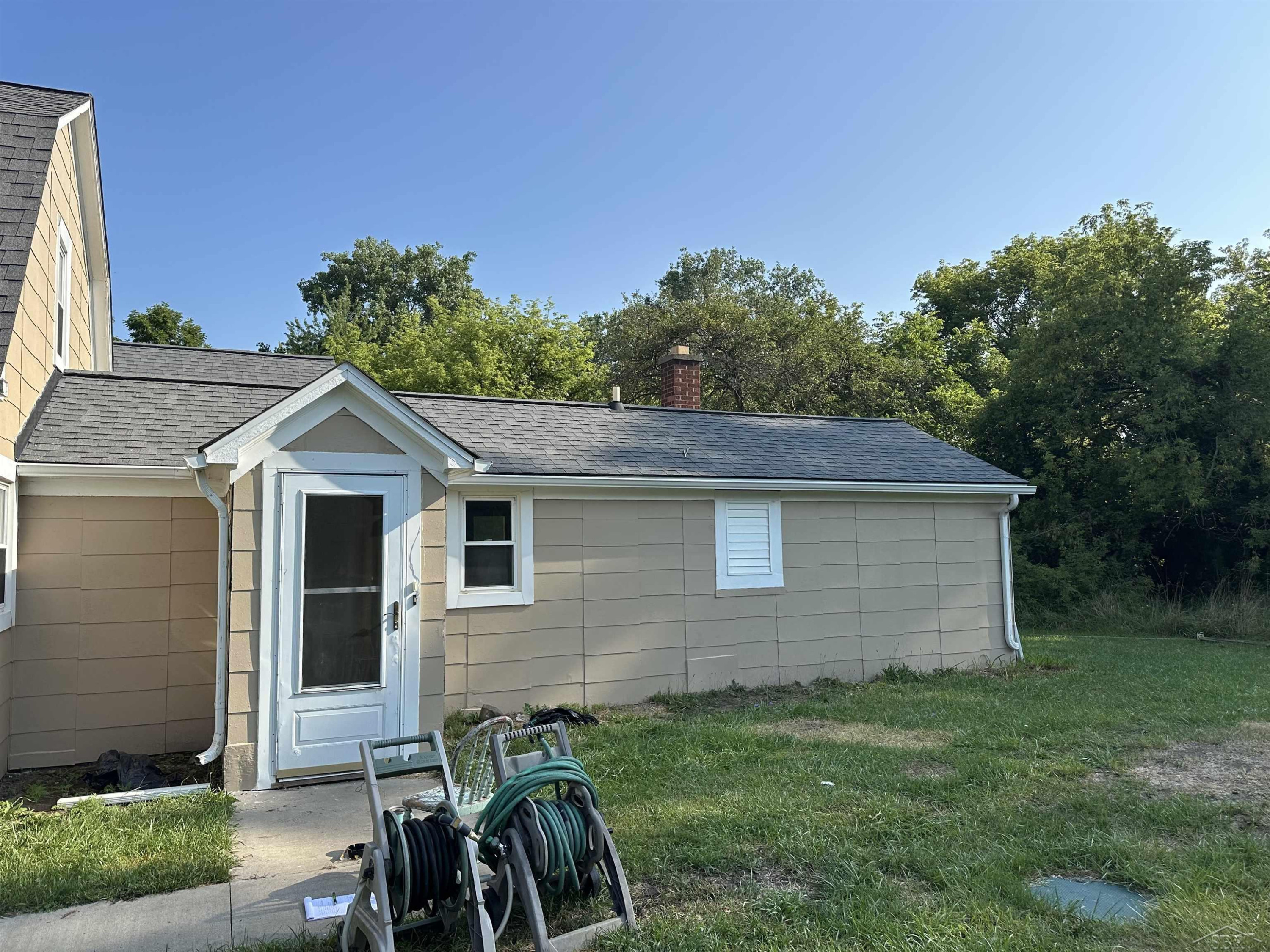 5665 East Road, Saginaw, MI 48601 — Photo 2