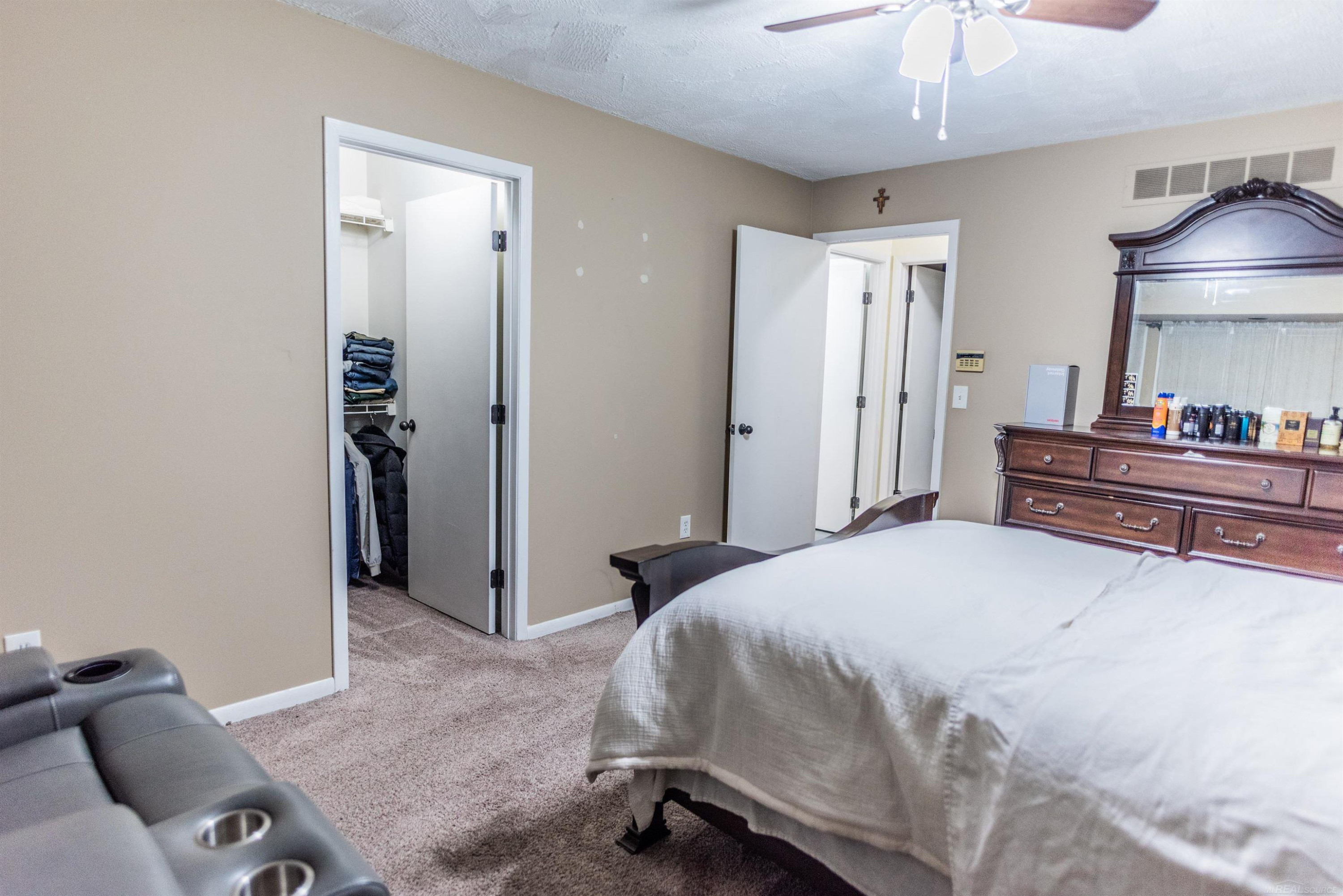 46828 Scotch Pine Lane, MI 48042 — Photo 14