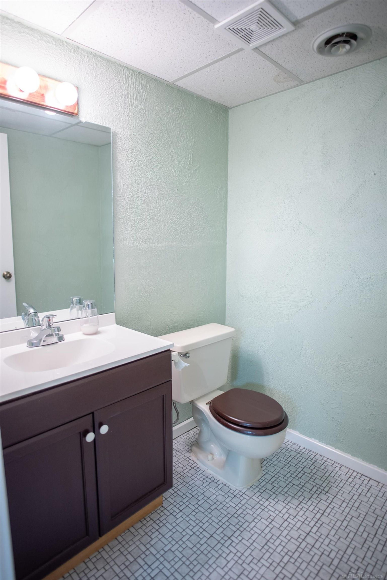 46828 Scotch Pine Lane, MI 48042 — Photo 24