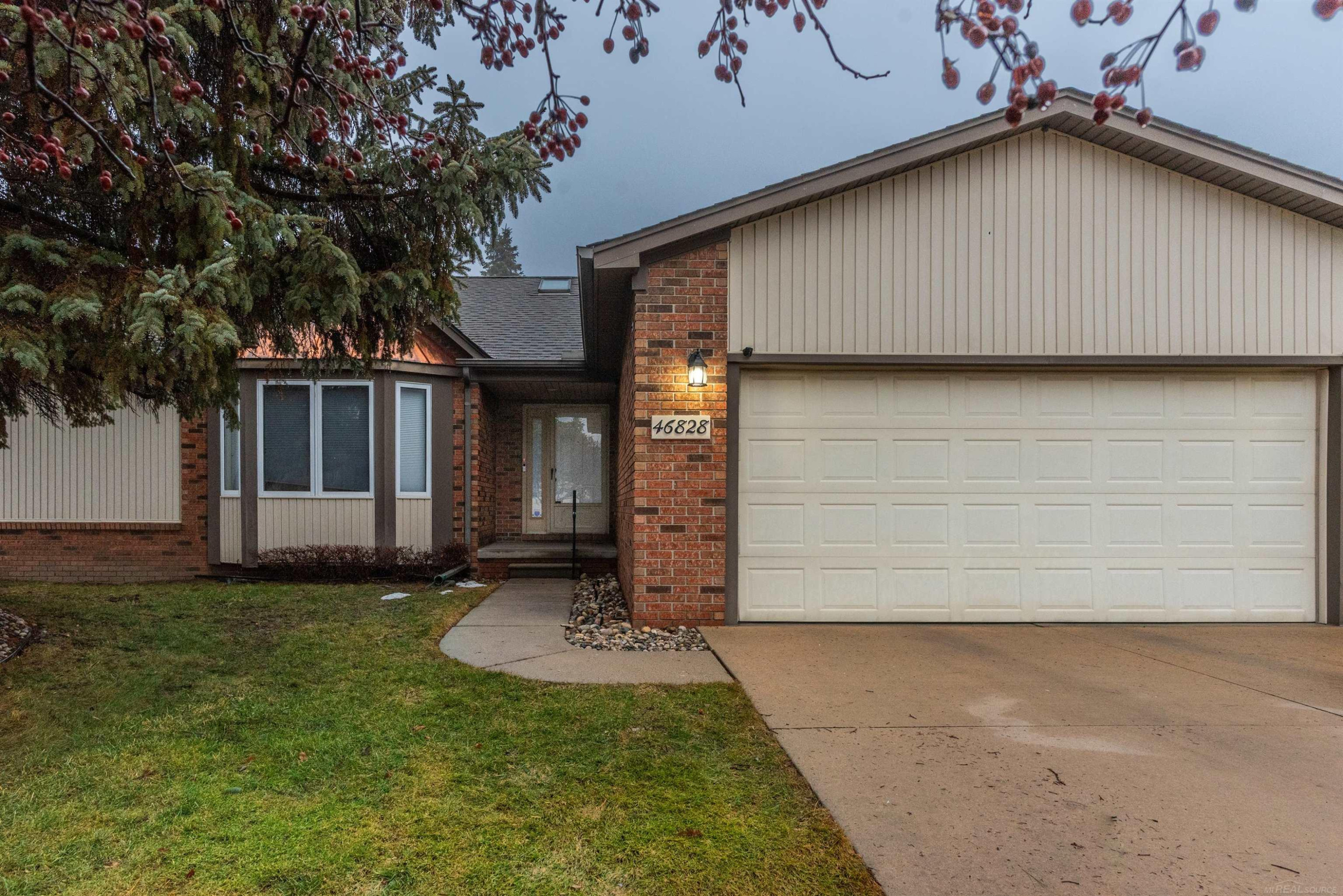 46828 Scotch Pine Lane, MI 48042 — Photo 26