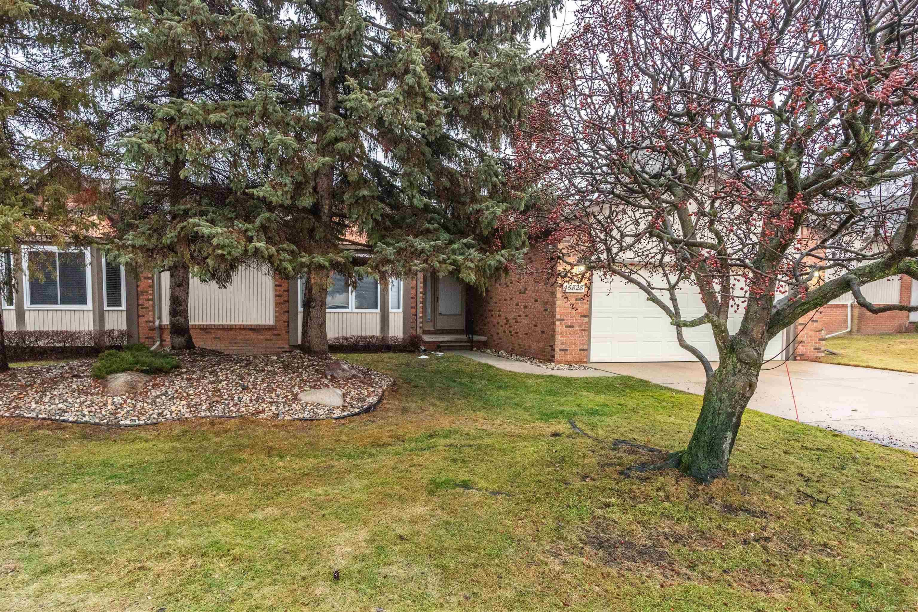 46828 Scotch Pine Lane, MI 48042 — Photo 3