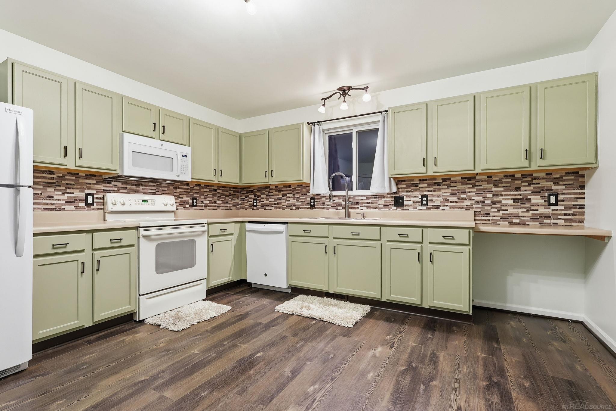 4245 Tristen Avenue, MI 48059 — Photo 8