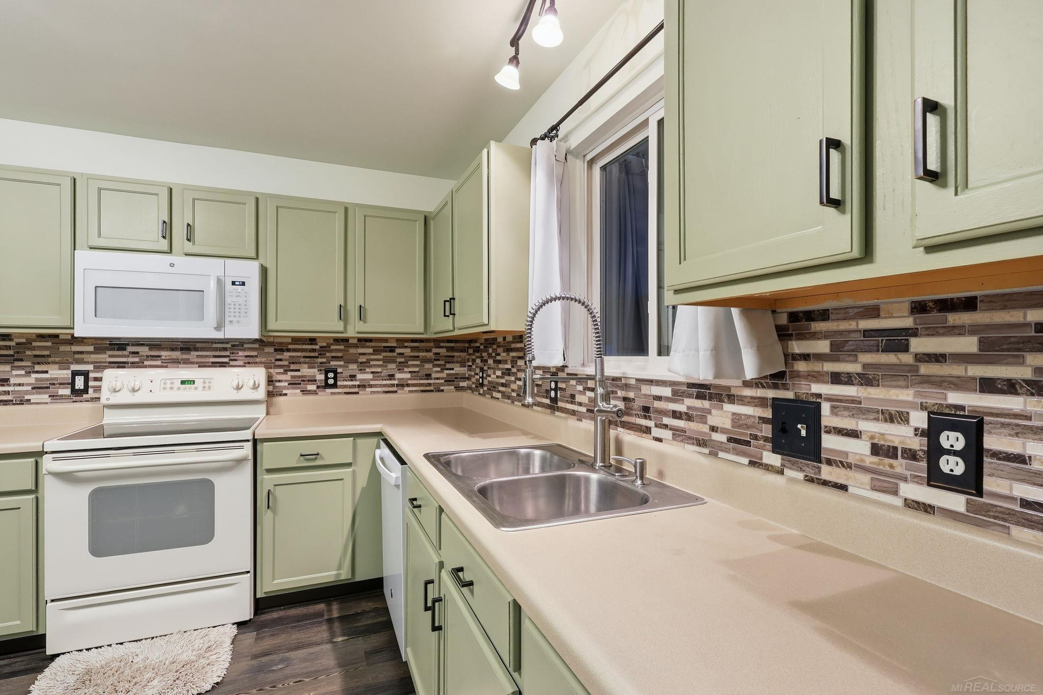 4245 Tristen Avenue, MI 48059 — Photo 9