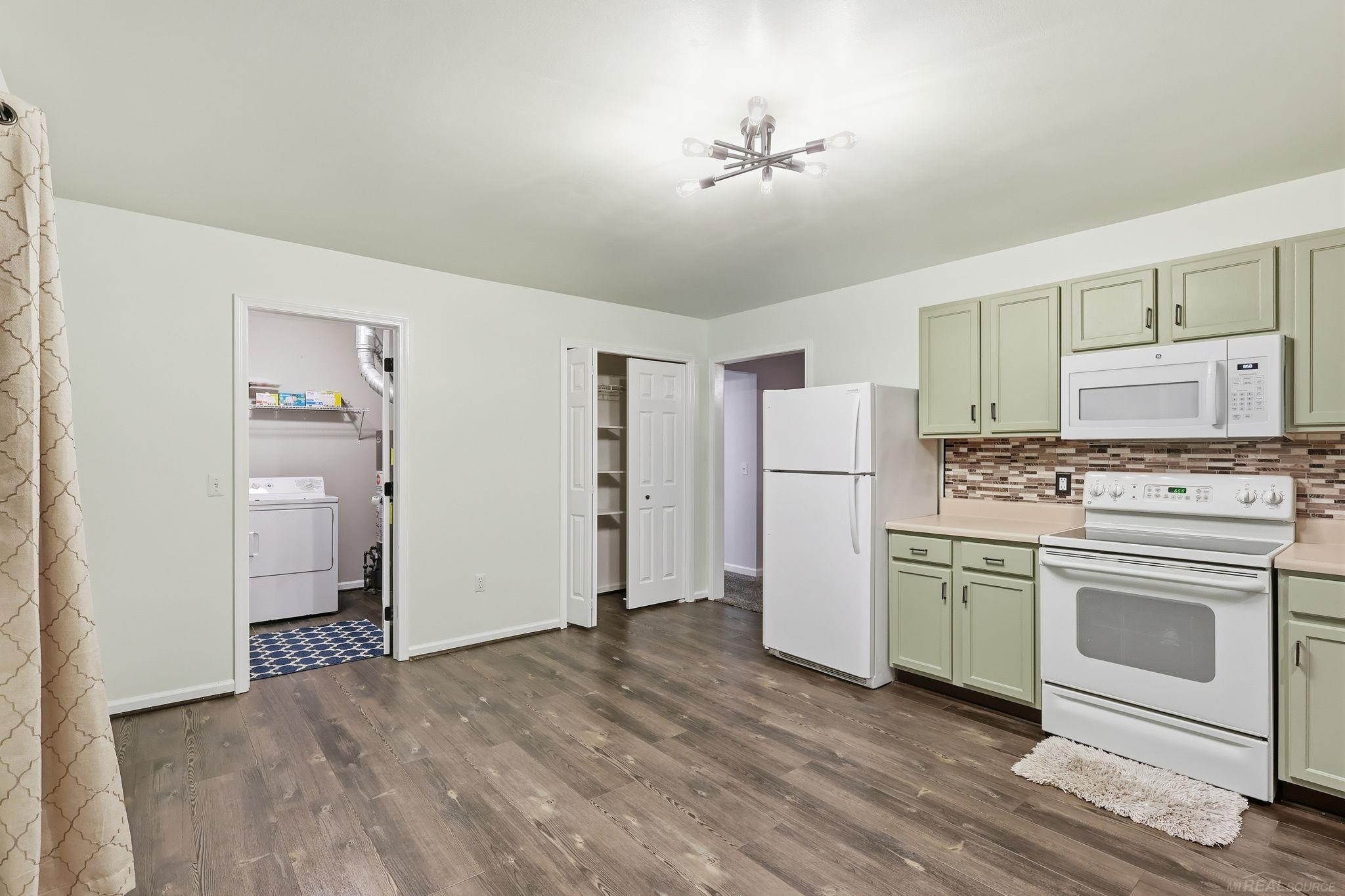 4245 Tristen Avenue, MI 48059 — Photo 10
