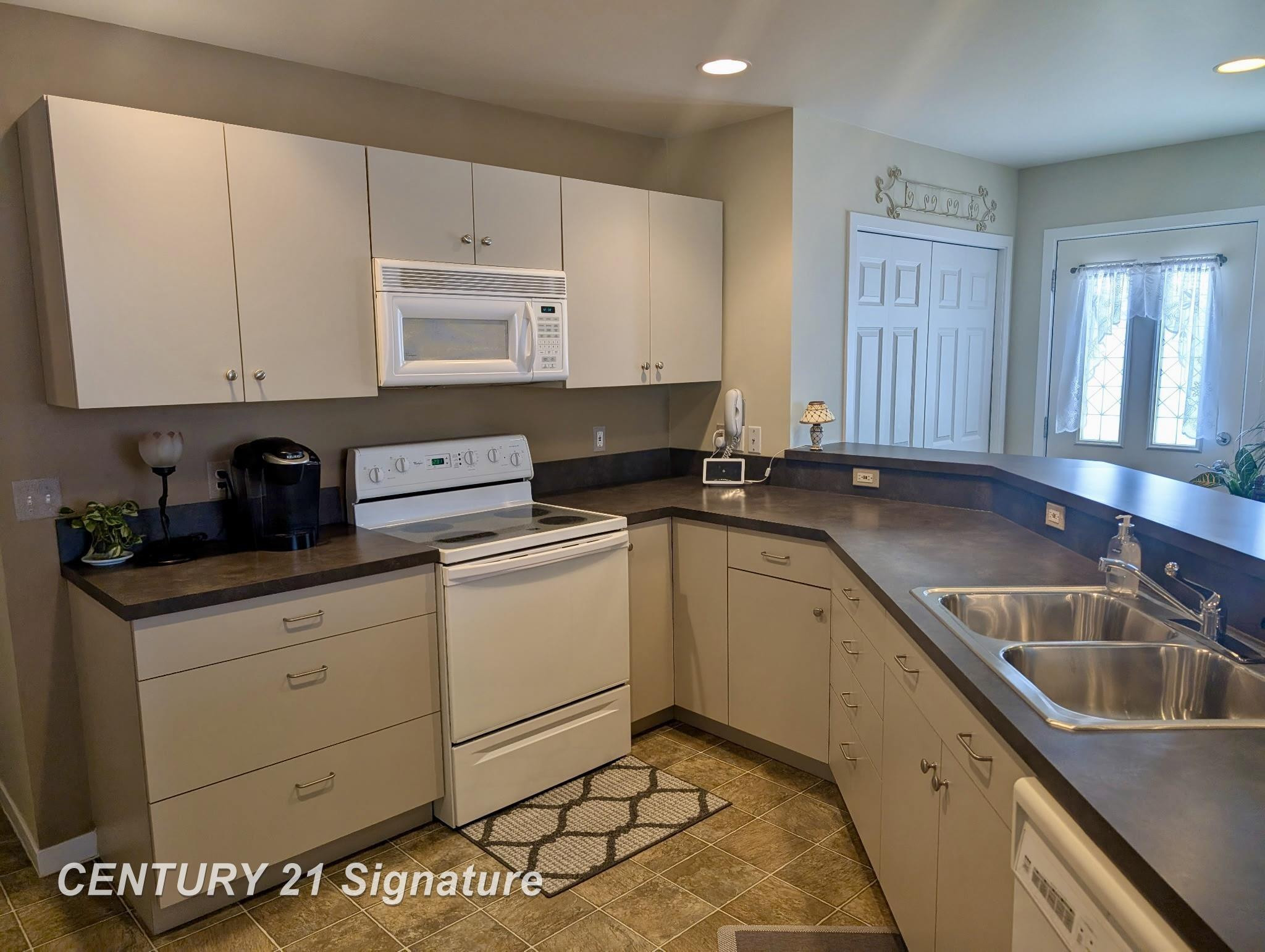 9 Sanctuary Way, Freeland, MI 48623 — Photo 14