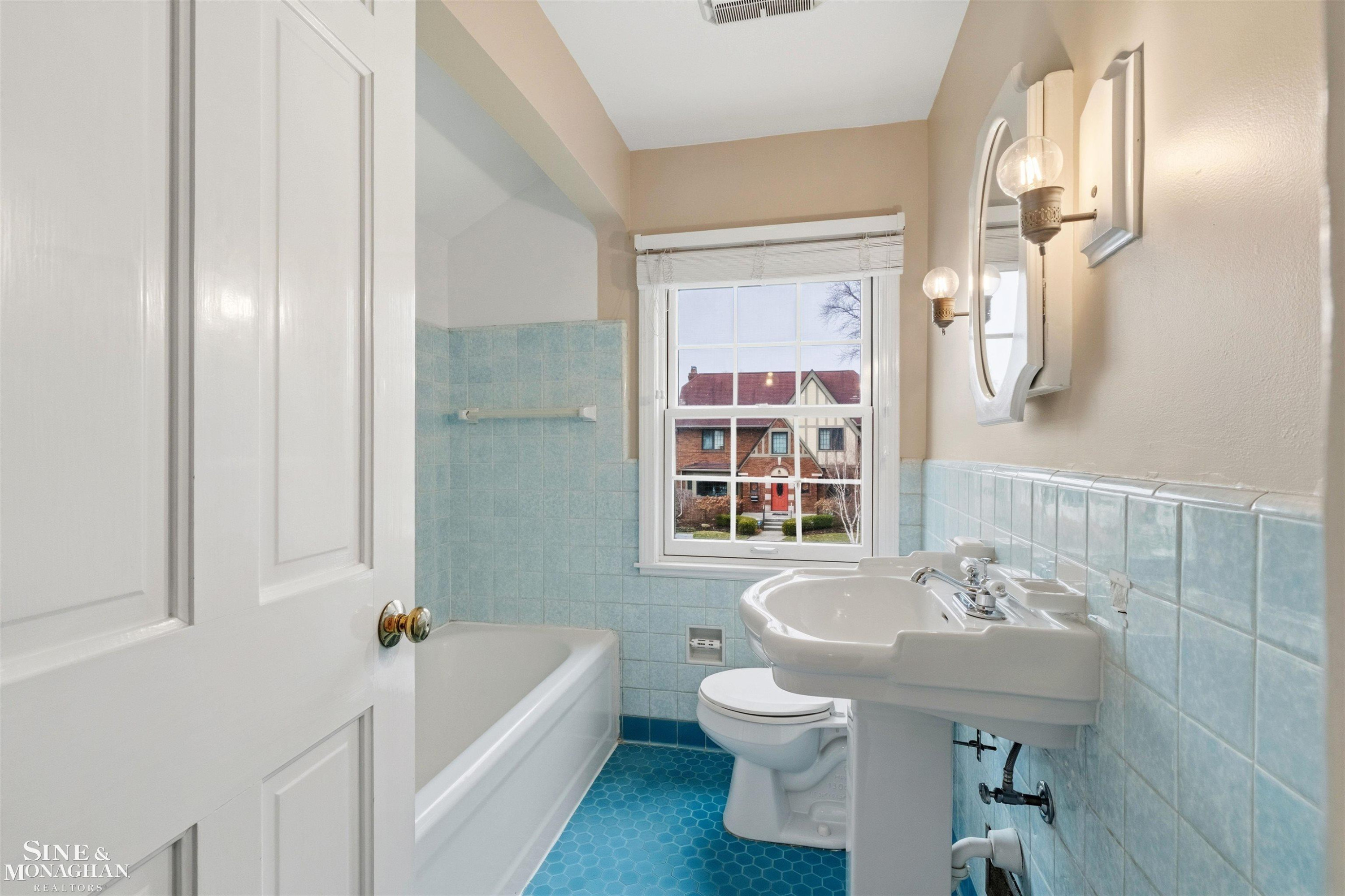 180 Fisher Road, Grosse Pointe Farms, MI 48236 — Photo 40