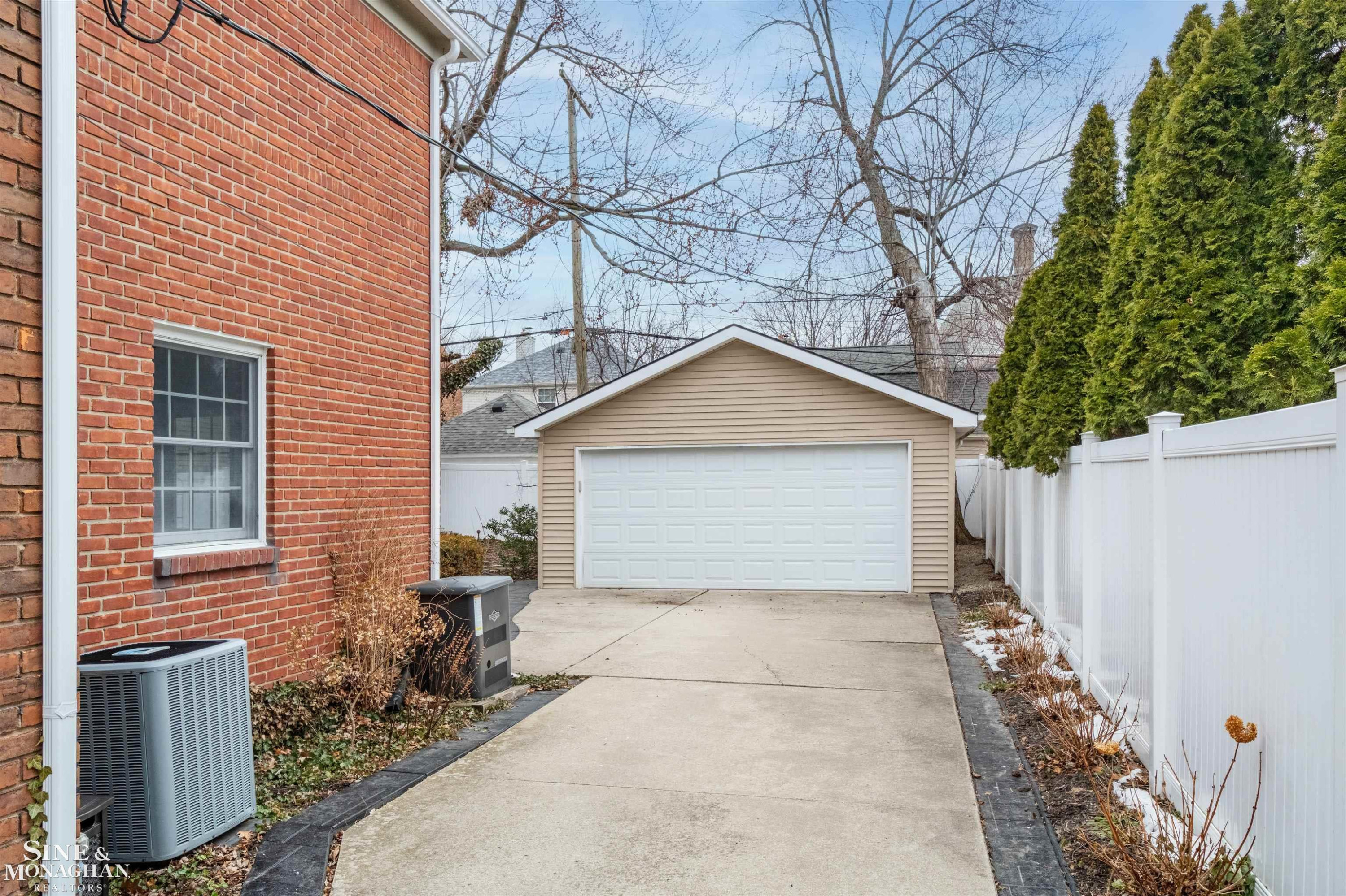 180 Fisher Road, Grosse Pointe Farms, MI 48236 — Photo 51